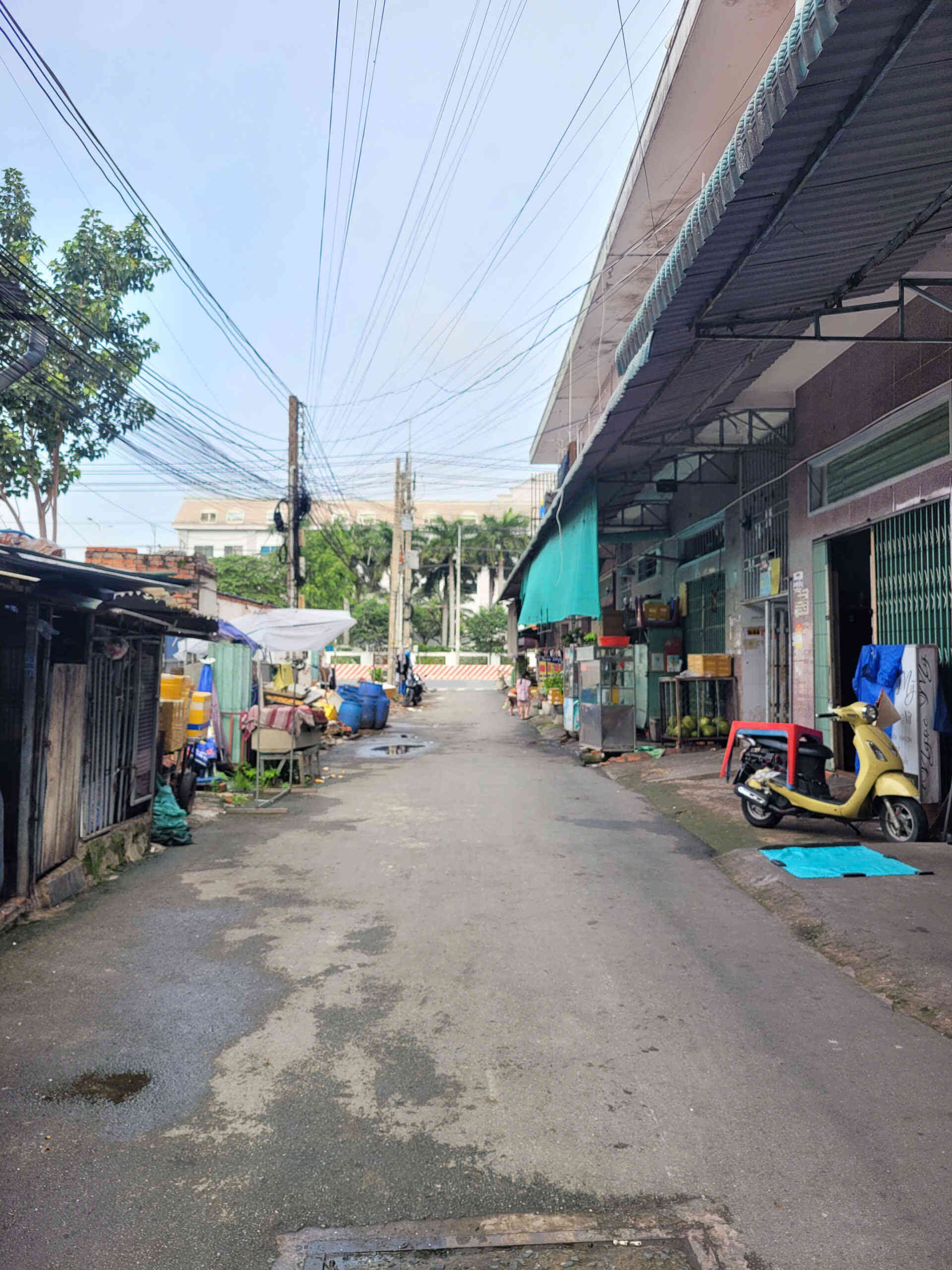 Bán nhà 1T2L và dãy trọ 5.5x22m, hẻm ĐT.743 P. Tân Đông Hiệp, thu nhập 18tr/th thổ cư 100%