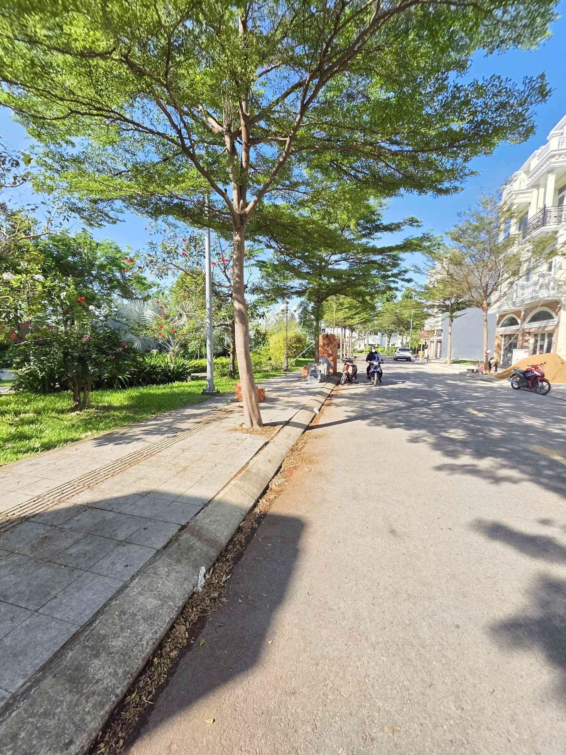 Bán nhà mới kế công viên (đang xây) 1T2L 4x15m, đường N3 KDC Icon Central