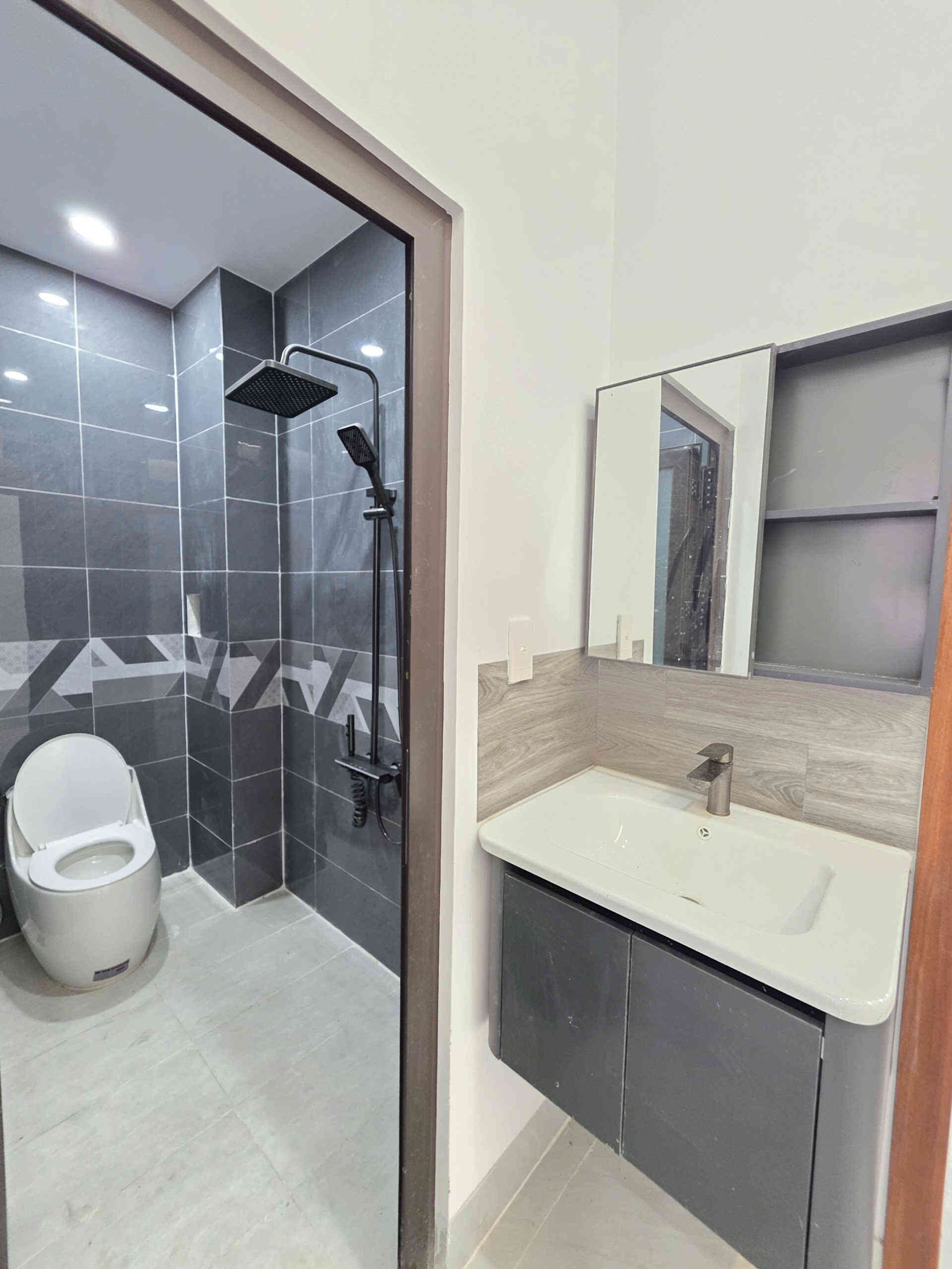 Bán nhà mới 1T1L 4x17m, hẻm Phạm Văn Diêu gần công an phường, full nội thất (Thổ cư 100%)