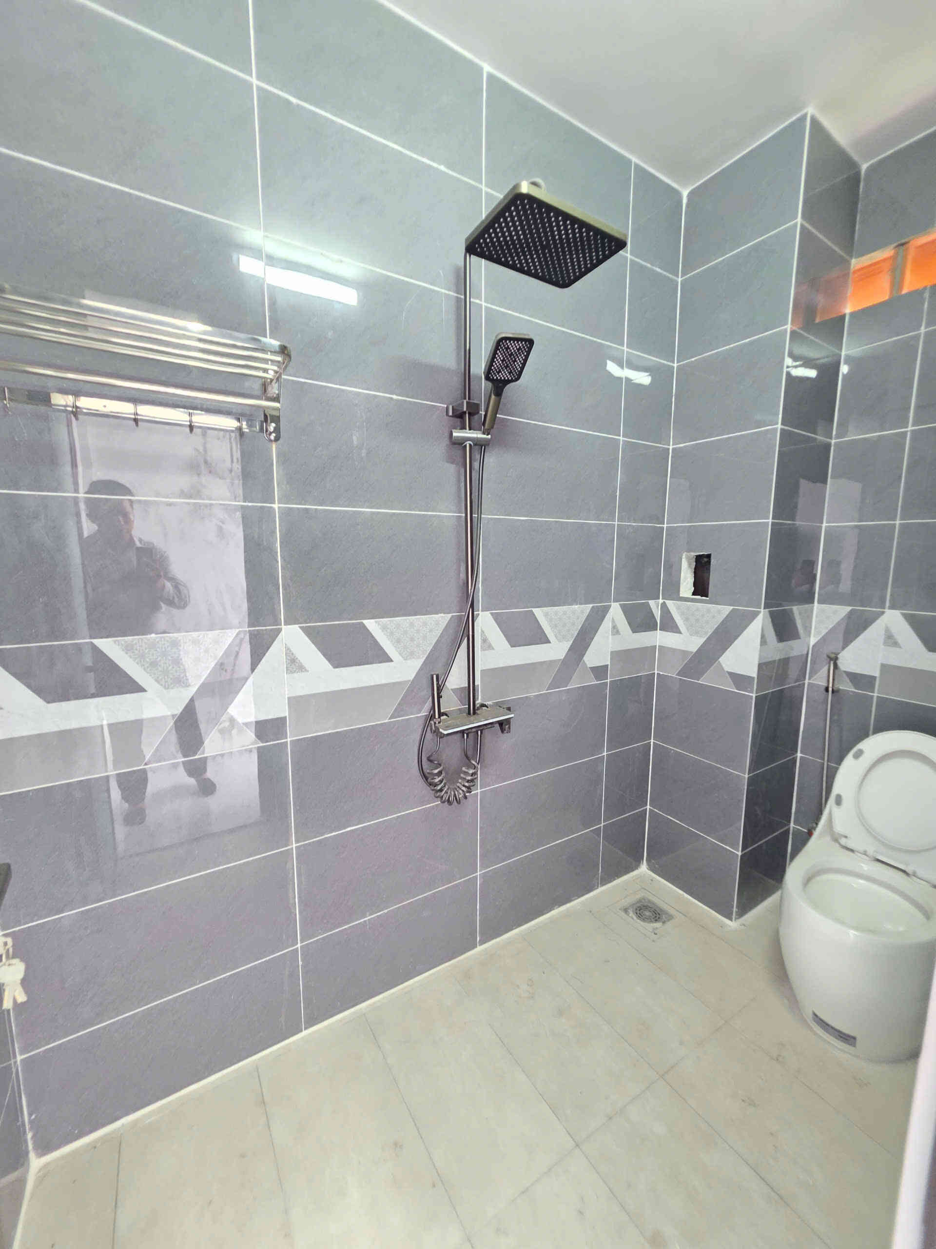 Bán nhà mới 1T1L 4x17m, hẻm Phạm Văn Diêu gần công an phường, full nội thất (Thổ cư 100%)
