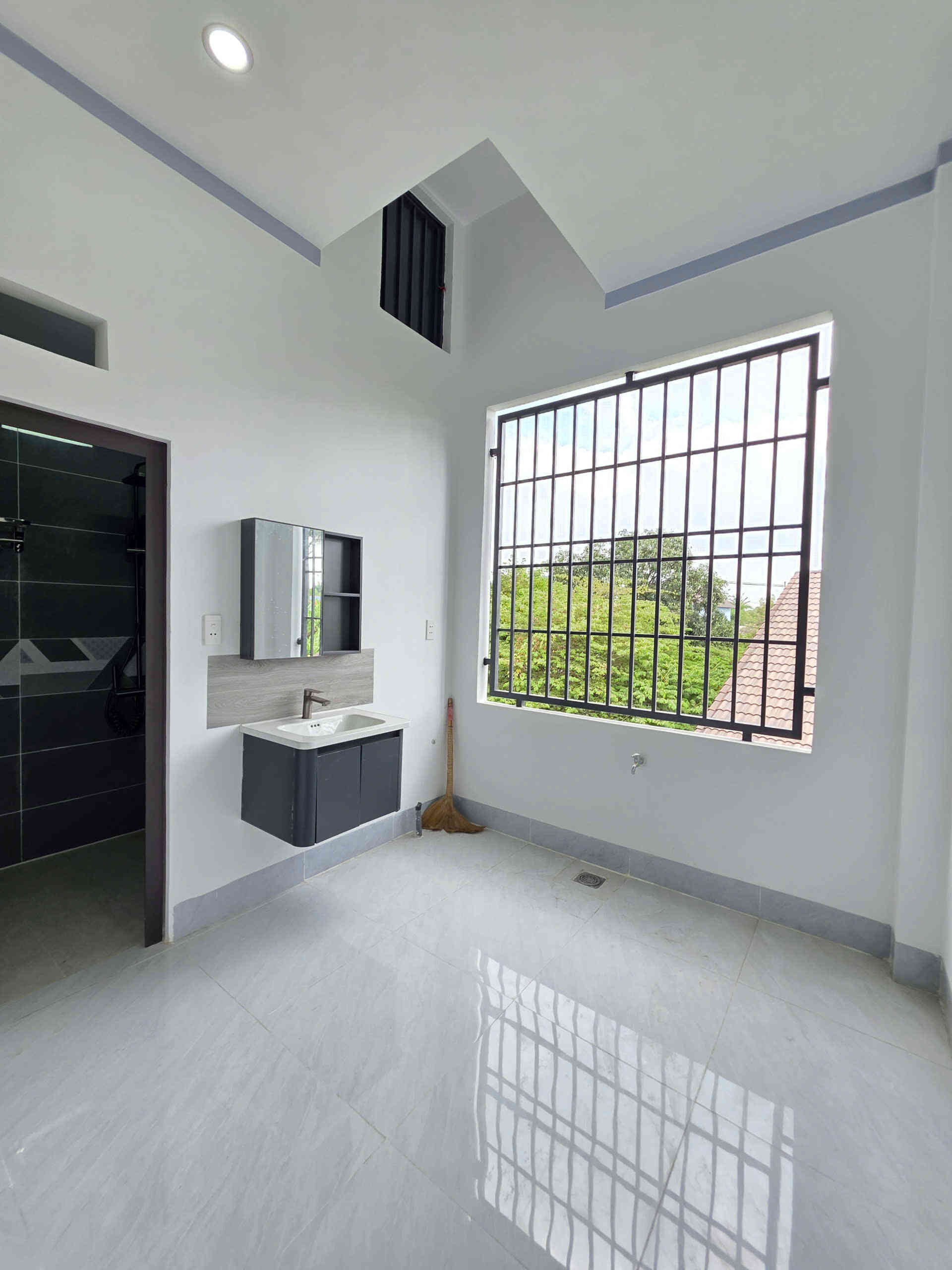 Bán nhà mới 1T1L 4x17m, hẻm Phạm Văn Diêu gần công an phường, full nội thất (Thổ cư 100%)