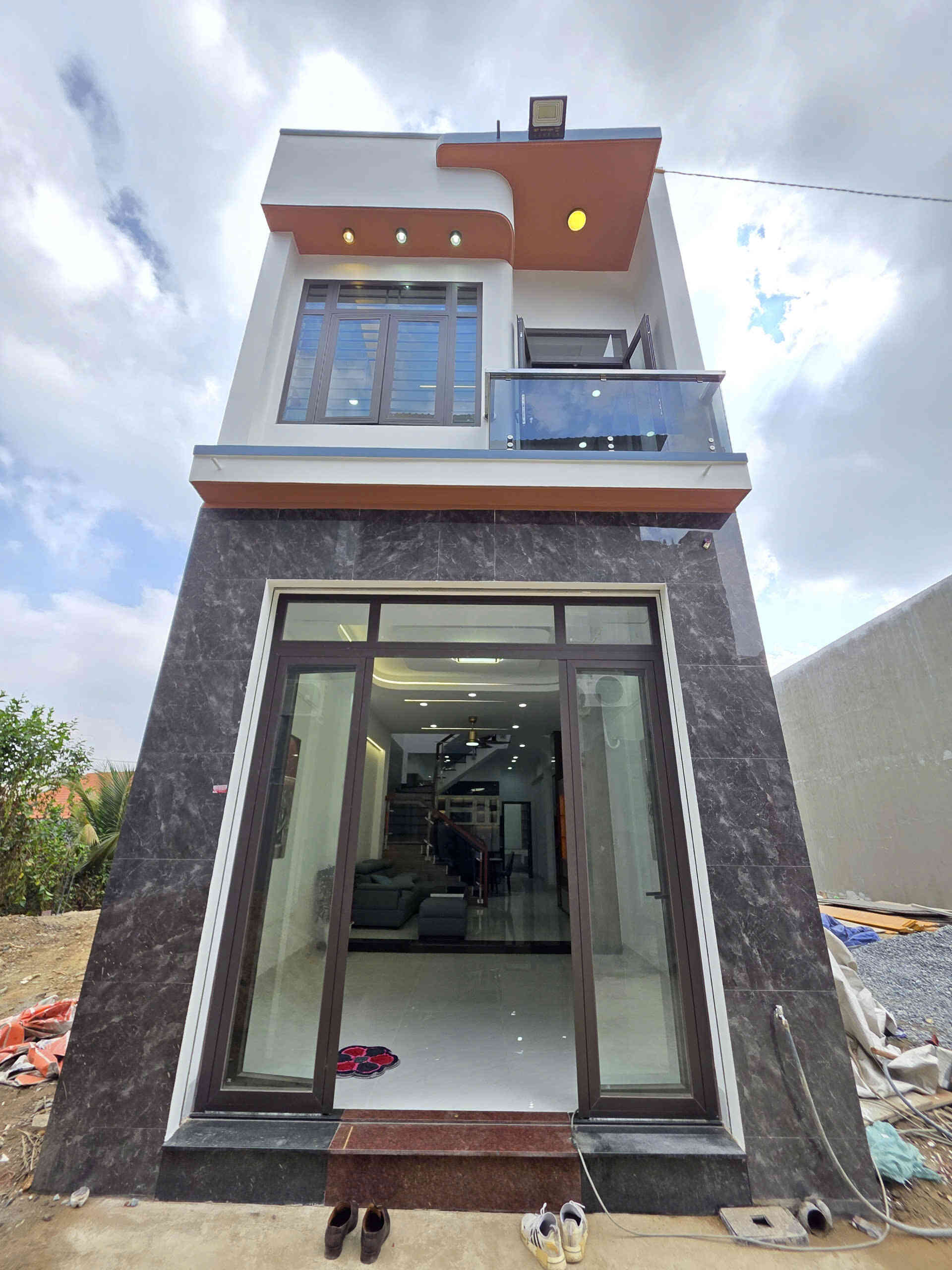 Bán nhà mới 1T1L 4x17m, hẻm Phạm Văn Diêu gần công an phường, full nội thất (Thổ cư 100%)