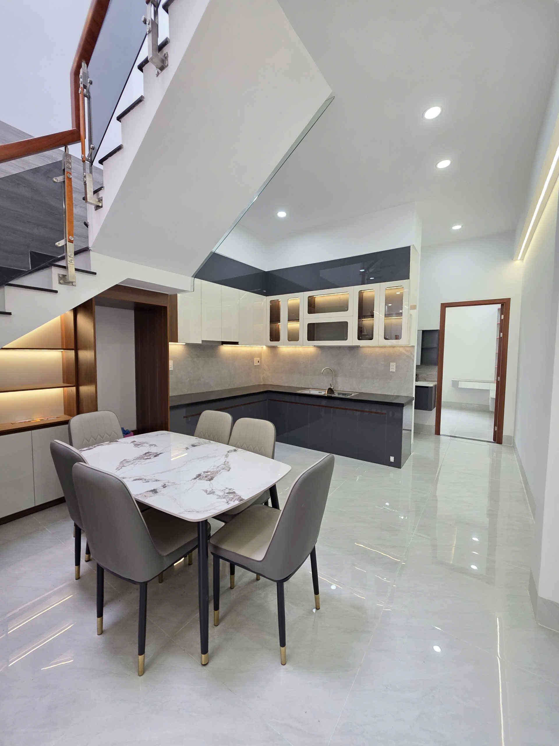 Bán nhà mới 1T1L 4x17m, hẻm Phạm Văn Diêu gần công an phường, full nội thất (Thổ cư 100%)