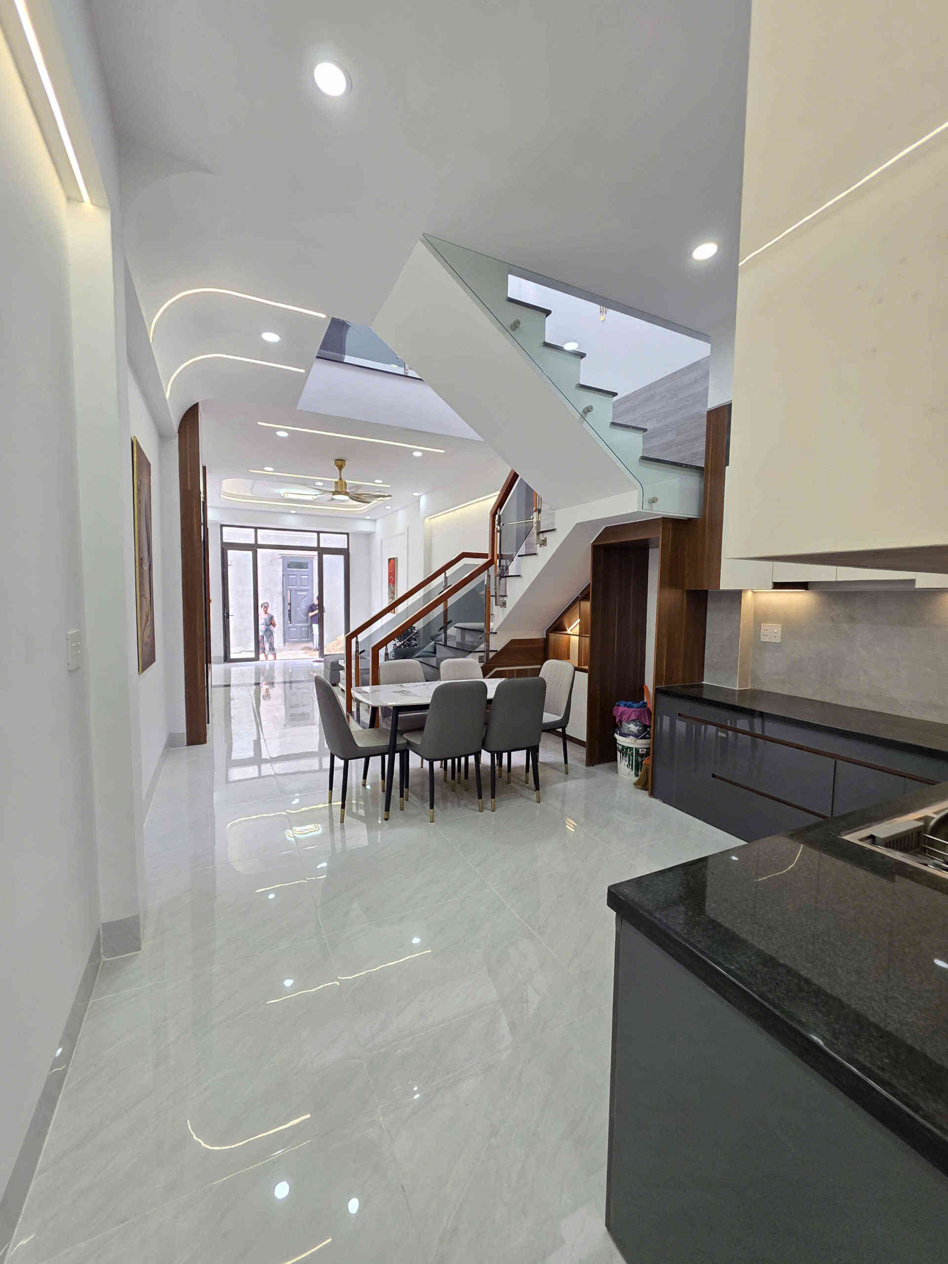 Bán nhà mới 1T1L 4x17m, hẻm Phạm Văn Diêu gần công an phường, full nội thất (Thổ cư 100%)