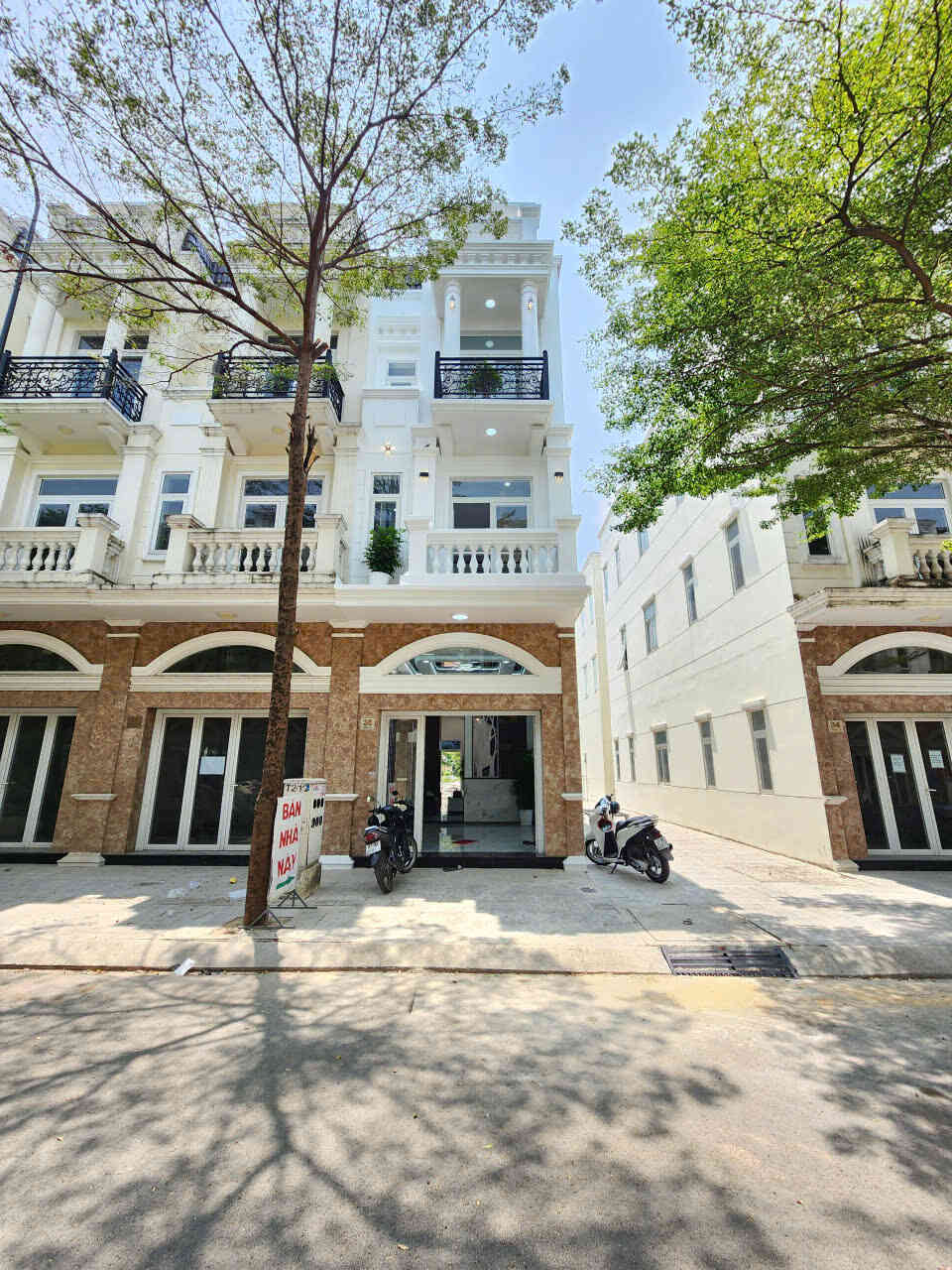 Bán căn góc 1T2L 4x15m hoàn công, đường N1 KDC Icon Central, full nội thất (Trục chính)