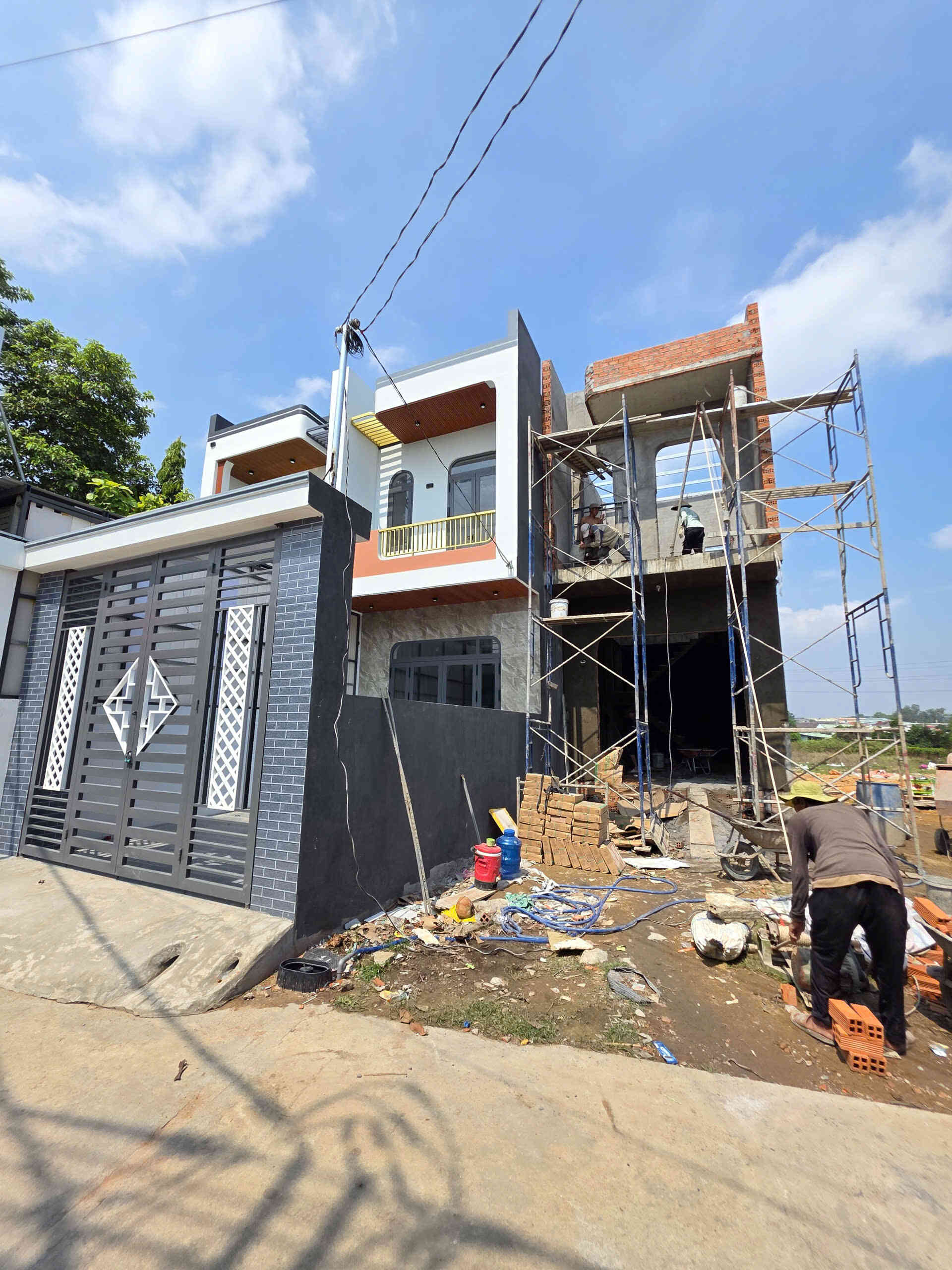 Bán nhà mới (đang xây) 1T1L 4×21.5m hoàn công, hẻm ĐT.747C p. Tân Khánh