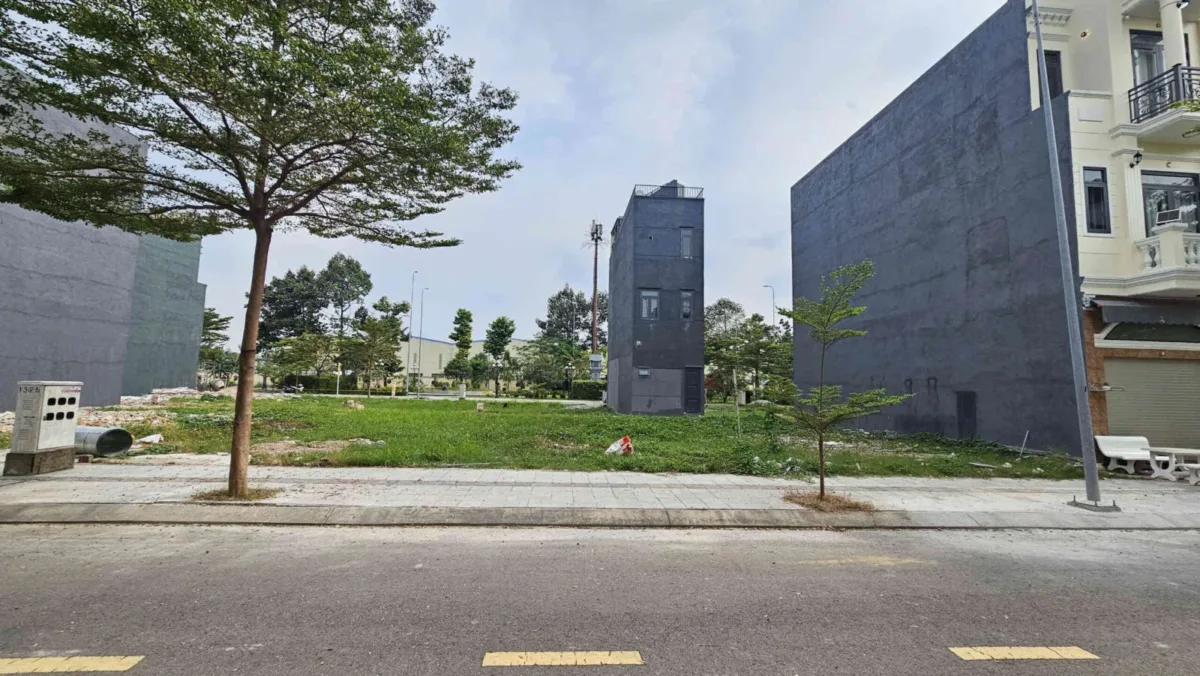 Bán nhà mới (đang xây) 1T2L 4x15m, đường N2 KDC Icon Central, full nội thất