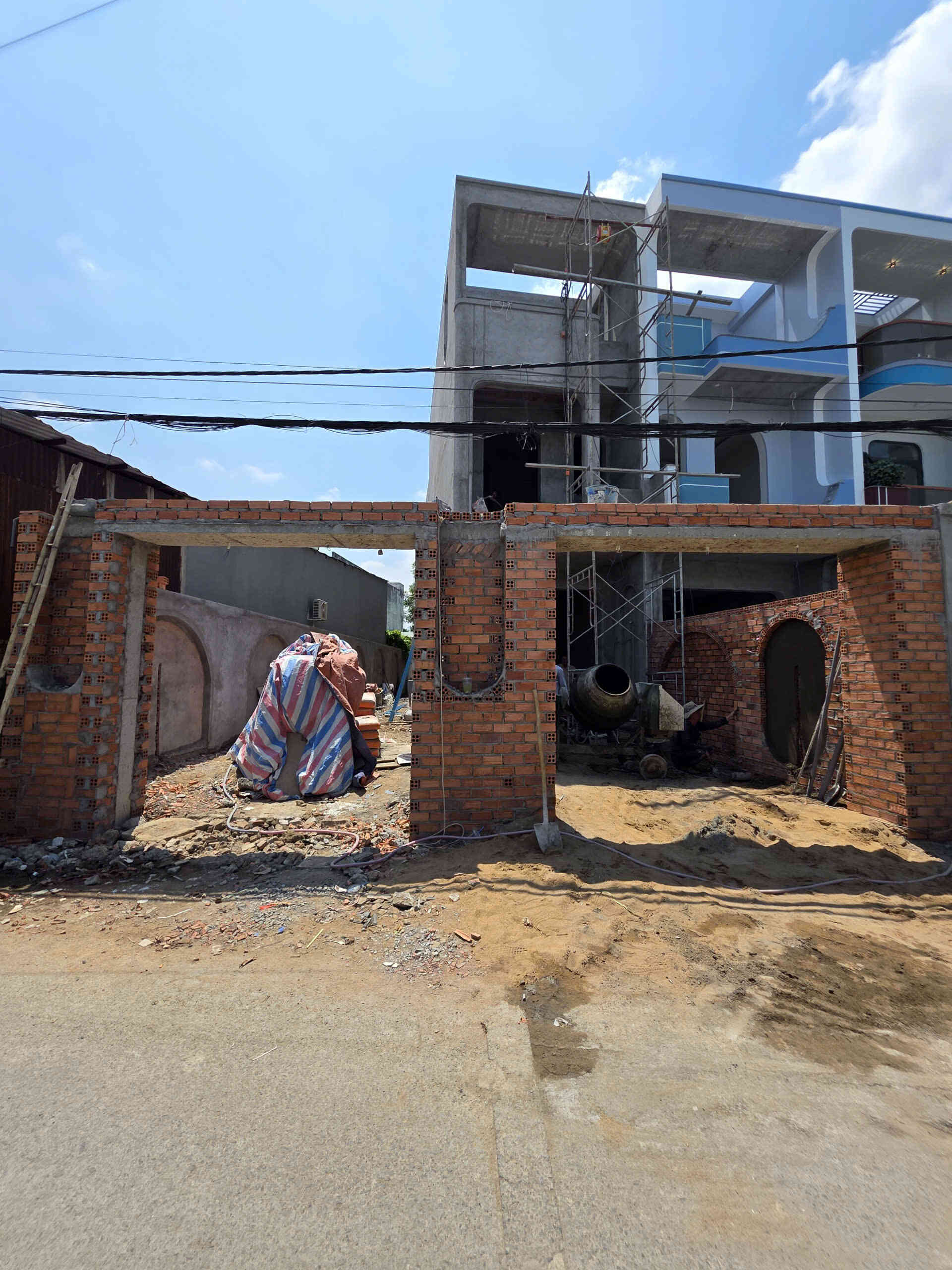 Bán nhà mới (đang xây) 1T2L 8.9x25m hoàn công, hẻm Bùi Hữu Nghĩa p. Tân Hạnh gần Sông Đồng Nai
