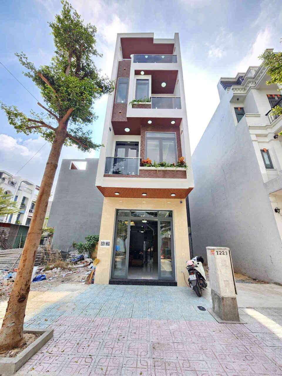 Bán nhà mới 1T2L 4x16m, đường D1 KDC Lộc Phát p. Thuận Giao, full nội thất