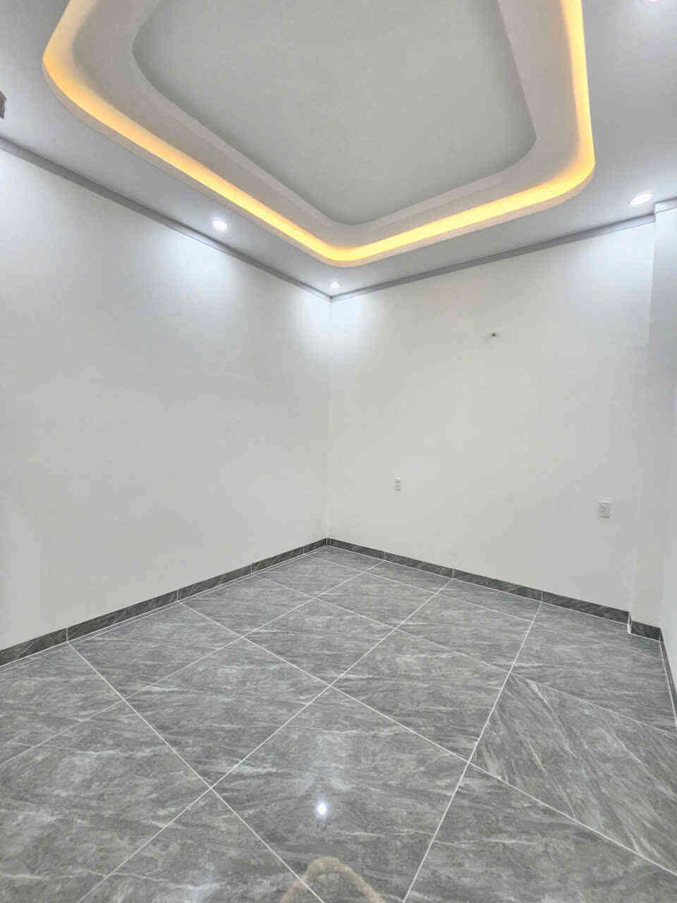Bán nhà mới 1T2L 5×13.5m, đường D1 KDC Lê Phong 1 (trục chính, full nội thất, không vướng)