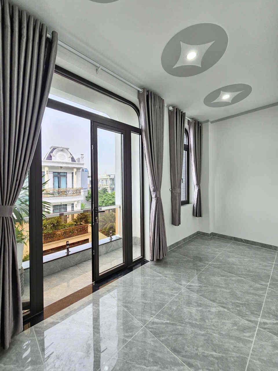 Bán nhà mới 1T2L 5×13.5m, đường D1 KDC Lê Phong 1 (trục chính, full nội thất, không vướng)