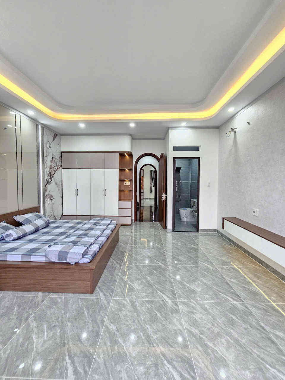 Bán nhà mới 1T2L 5×13.5m, đường D1 KDC Lê Phong 1 (trục chính, full nội thất, không vướng)