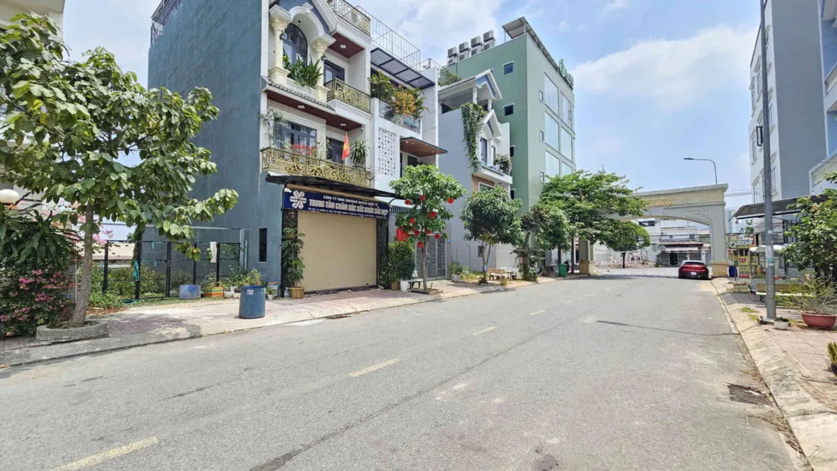 Bán nhà 1T3L 5×18.6m hoàn công, đường D1 KDC Phú Hồng Thịnh 9 (Trục chính)