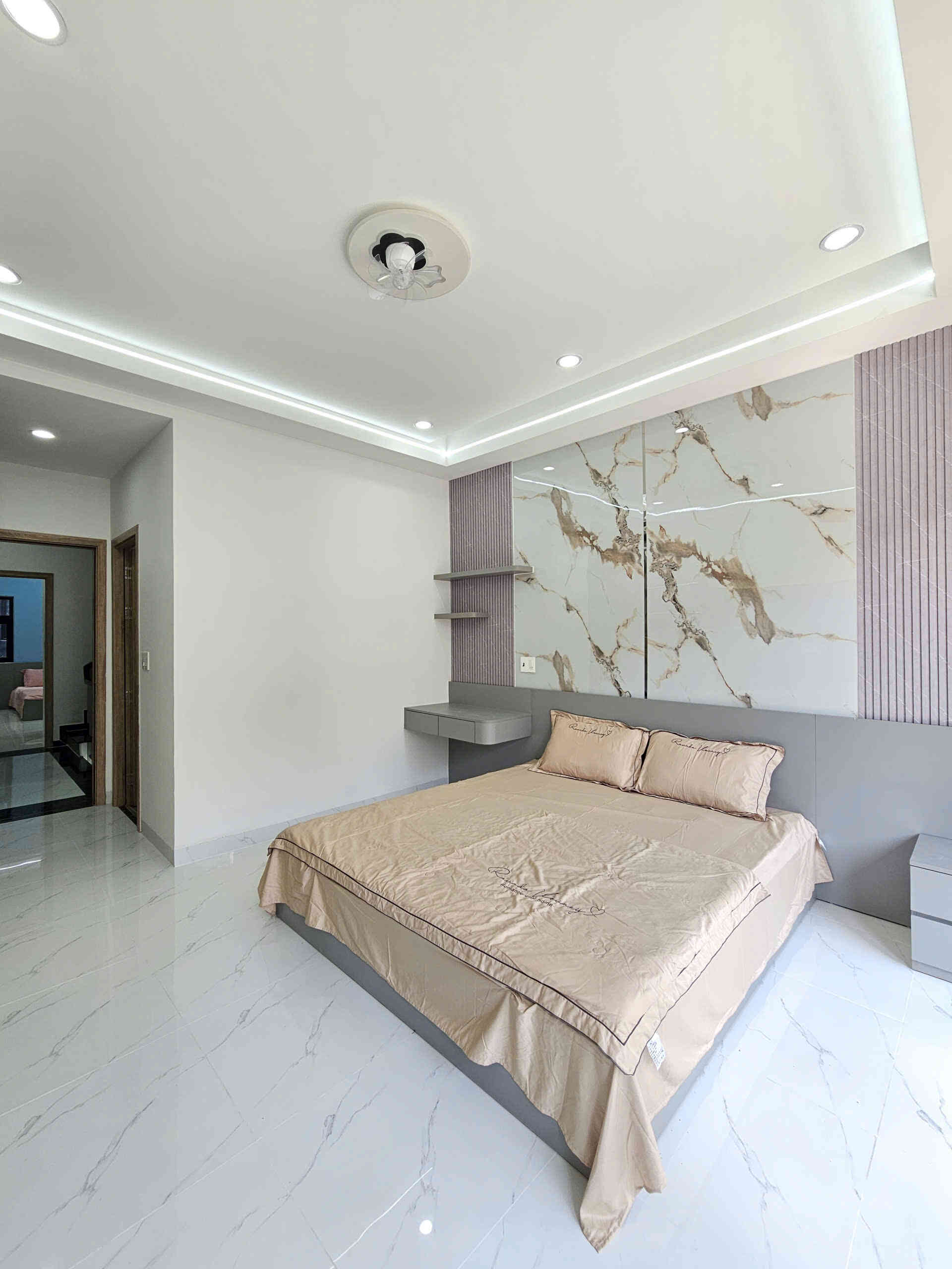 Bán nhà mới 1T2L 4x15m, đường D2 KDC Phú Hồng Đạt, full nội thất (Trục chính)