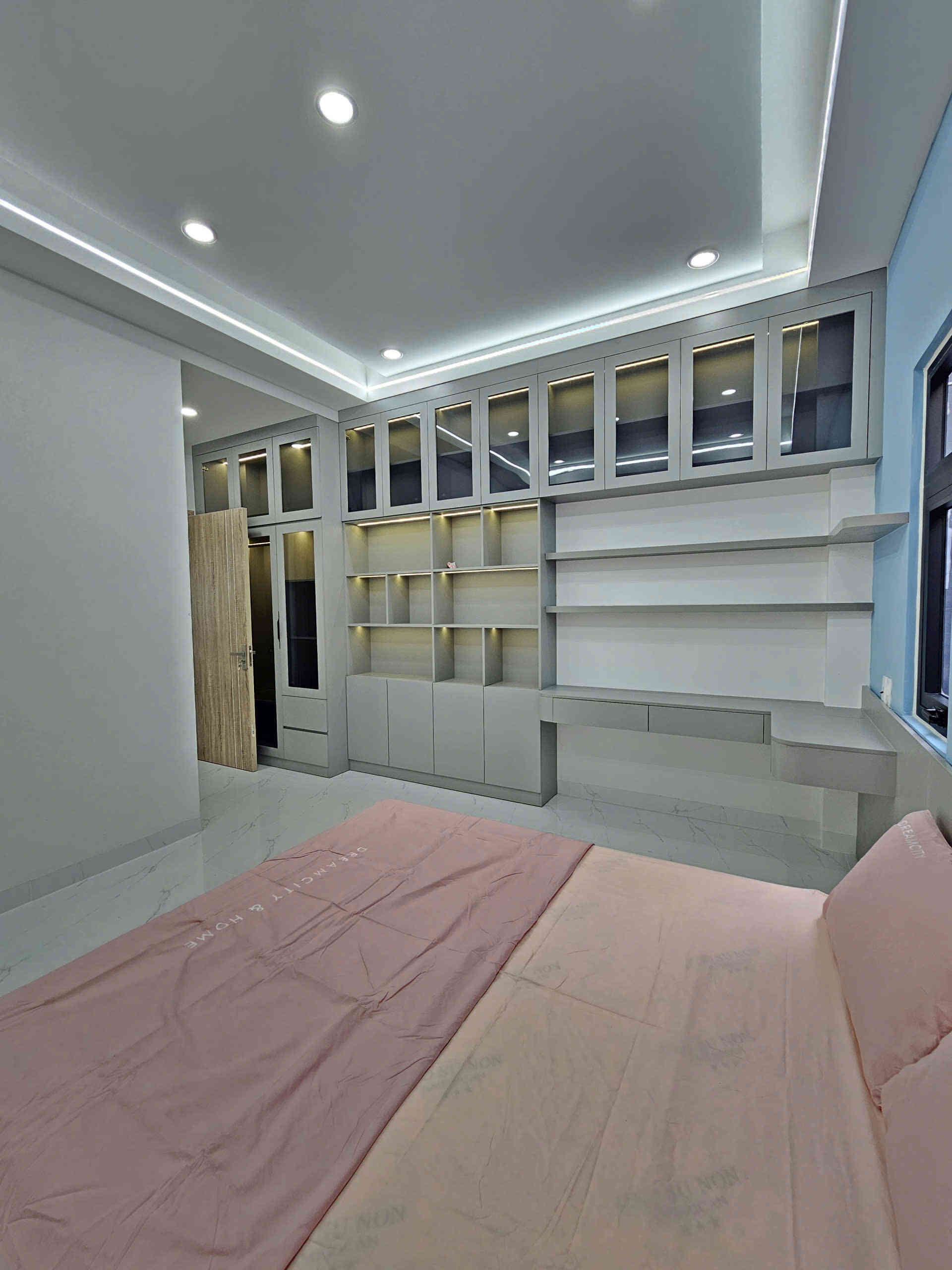 Bán nhà mới 1T2L 4x15m, đường D2 KDC Phú Hồng Đạt, full nội thất (Trục chính)