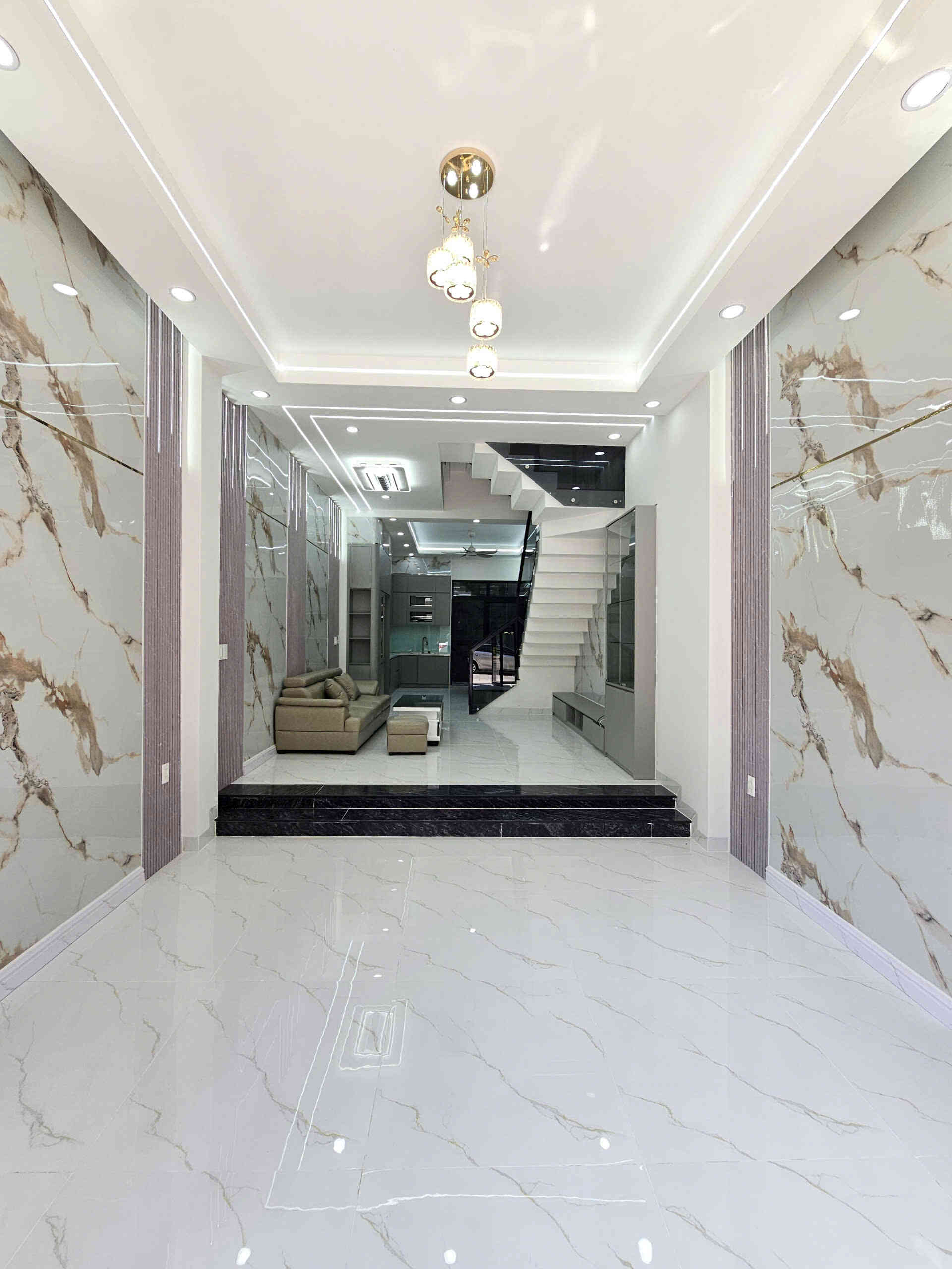 Bán nhà mới 1T2L 4x15m, đường D2 KDC Phú Hồng Đạt, full nội thất (Trục chính)