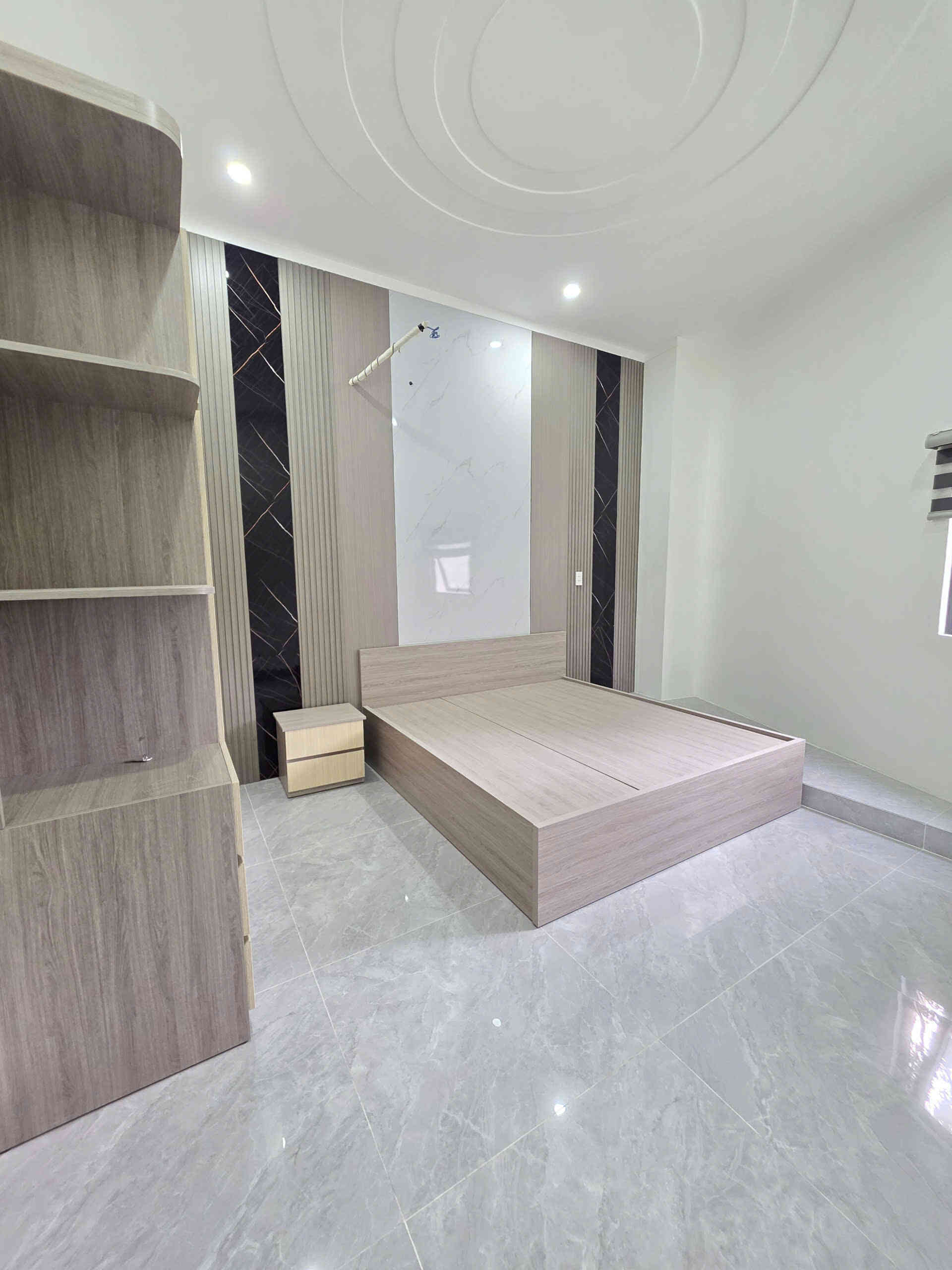 Bán nhà mới 1T2L 5.3x16m hoàn công, hẻm Hoàng Minh Chánh p. Biên Hòa, full nội thất