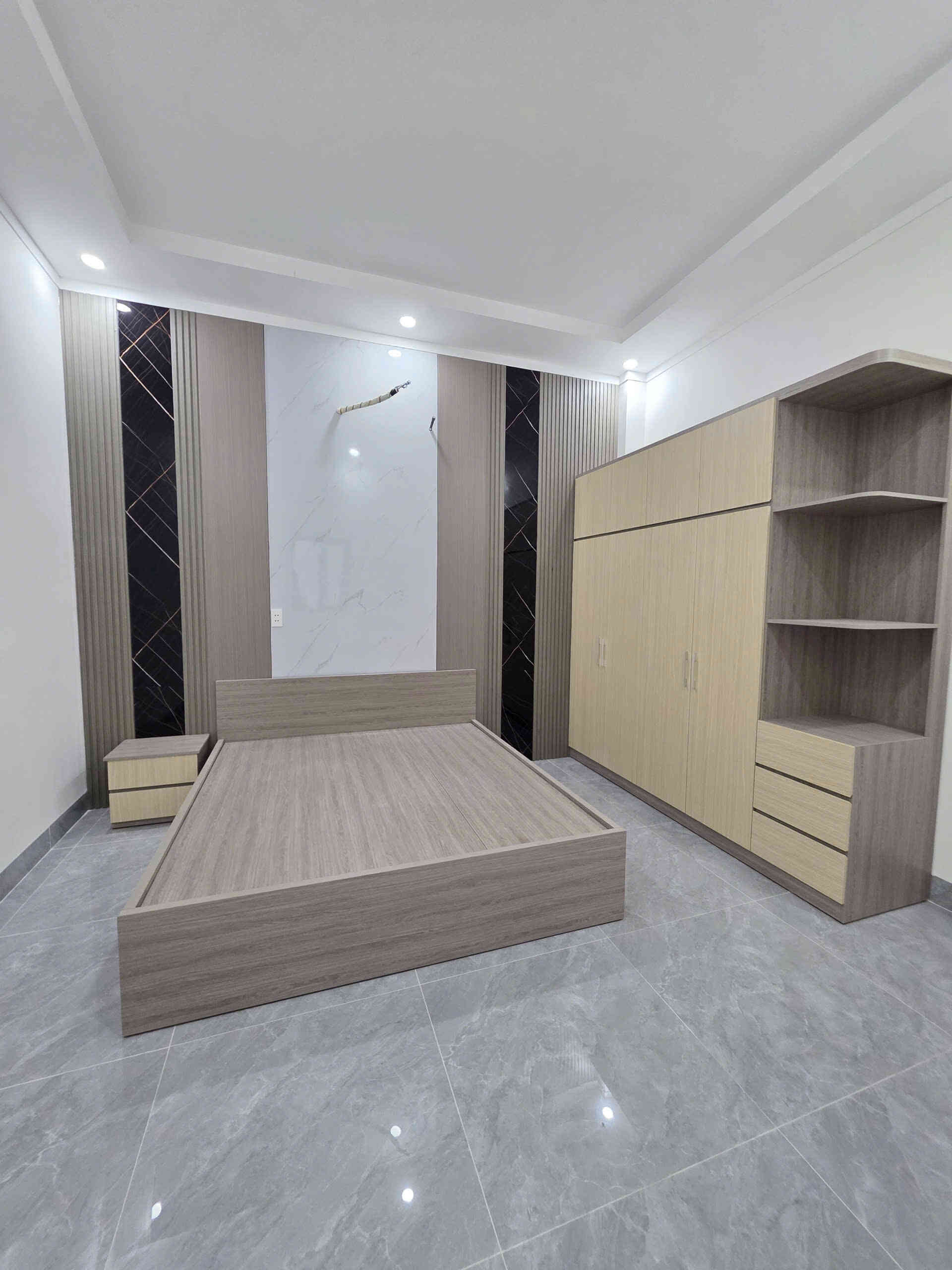 Bán nhà mới 1T2L 5.3x16m hoàn công, hẻm Hoàng Minh Chánh p. Biên Hòa, full nội thất