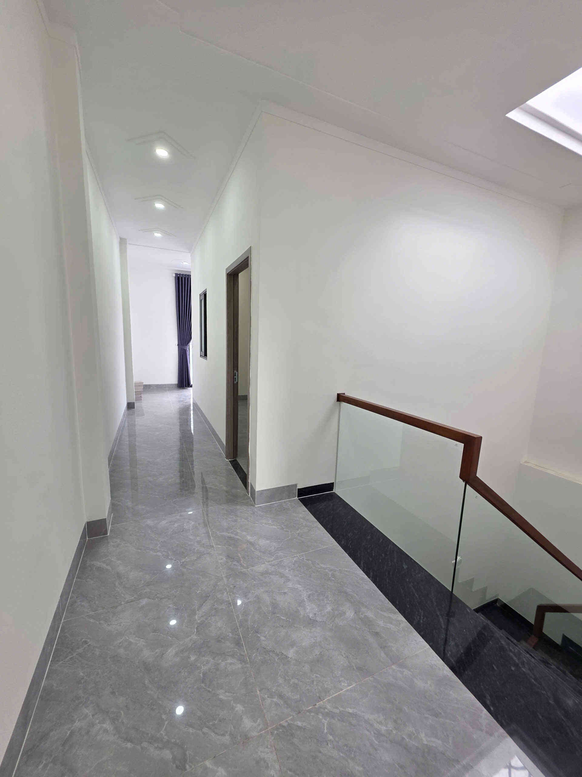 Bán nhà mới 1T2L 5.3x16m hoàn công, hẻm Hoàng Minh Chánh p. Biên Hòa, full nội thất