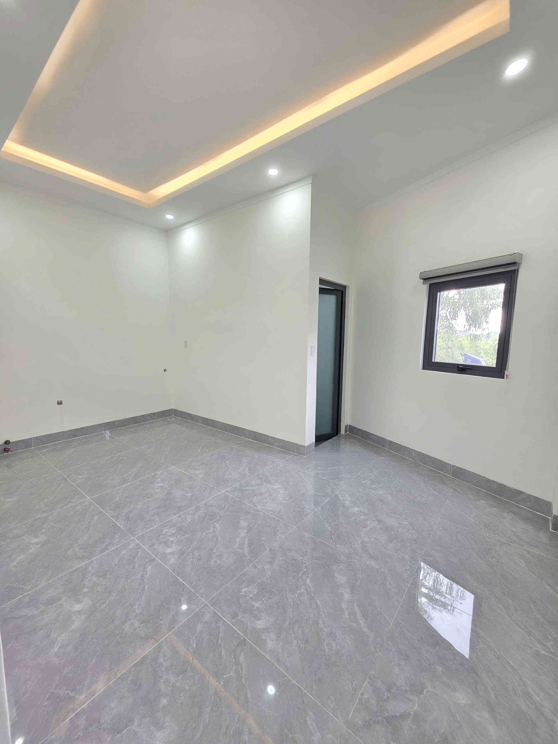 Bán nhà mới 1T2L 5.3x16m hoàn công, hẻm Hoàng Minh Chánh p. Biên Hòa, full nội thất