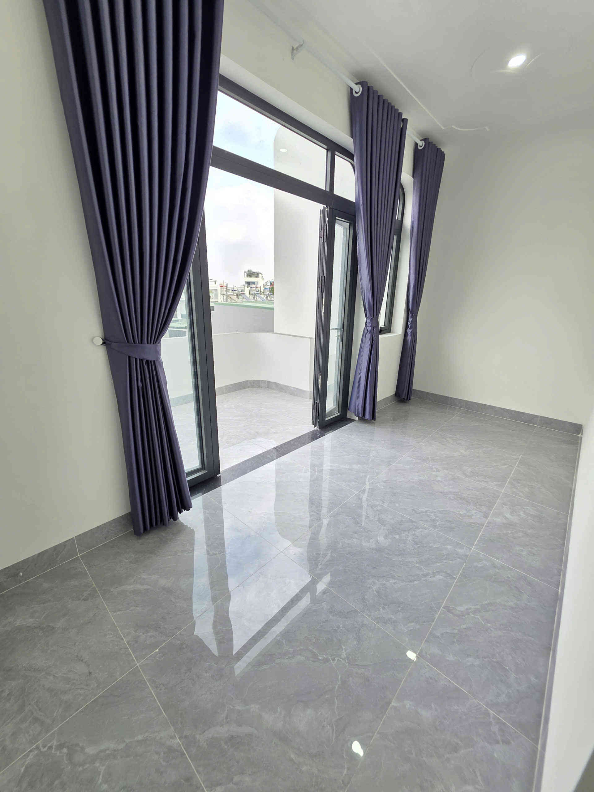 Bán nhà mới 1T2L 5.3x16m hoàn công, hẻm Hoàng Minh Chánh p. Biên Hòa, full nội thất
