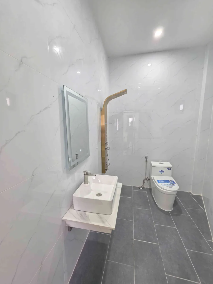 Bán nhà mới 1T2L 5.3x16m hoàn công, hẻm Hoàng Minh Chánh p. Biên Hòa, full nội thất
