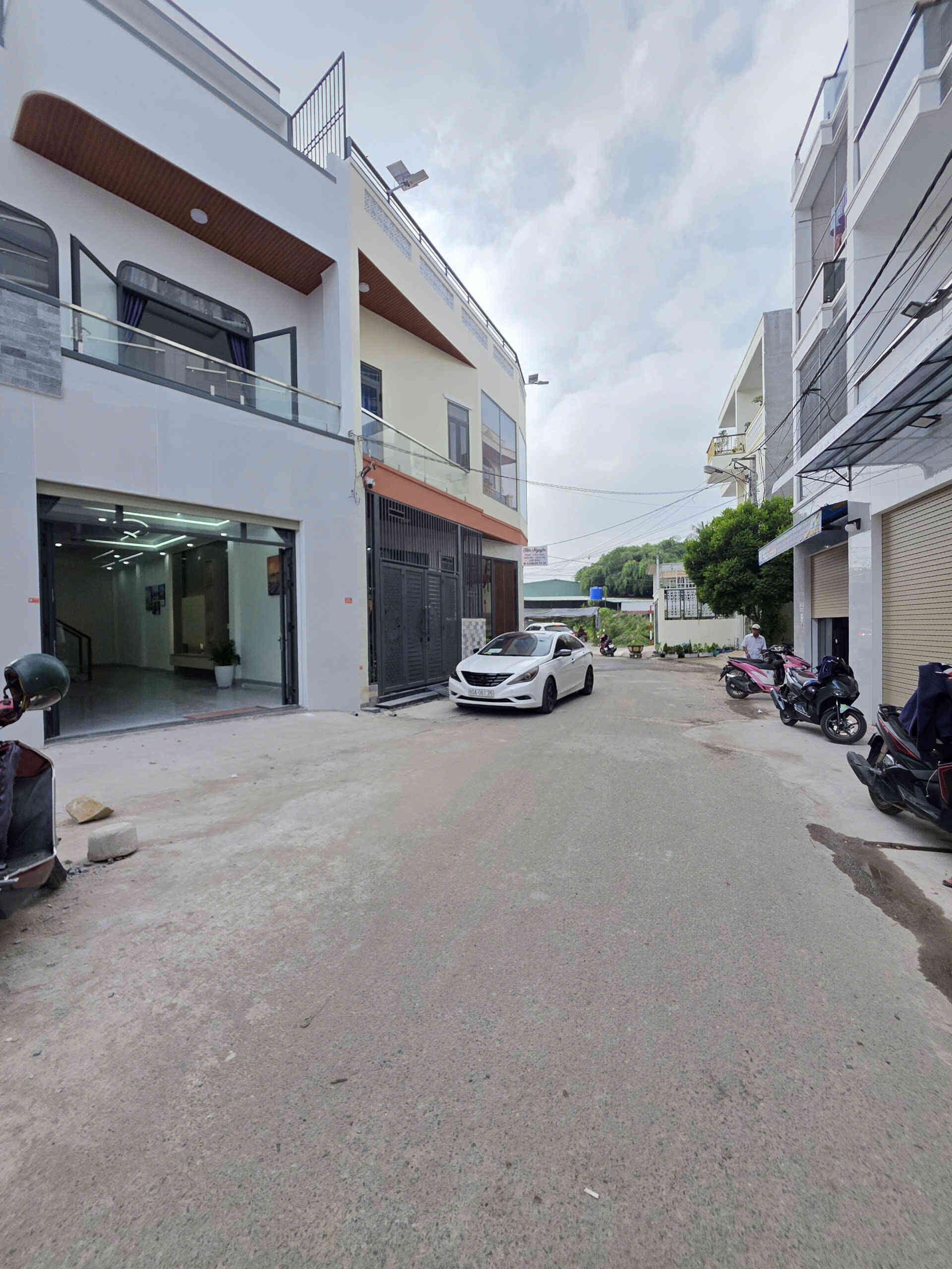 Bán nhà mới 1T2L 5.3x16m hoàn công, hẻm Hoàng Minh Chánh p. Biên Hòa, full nội thất