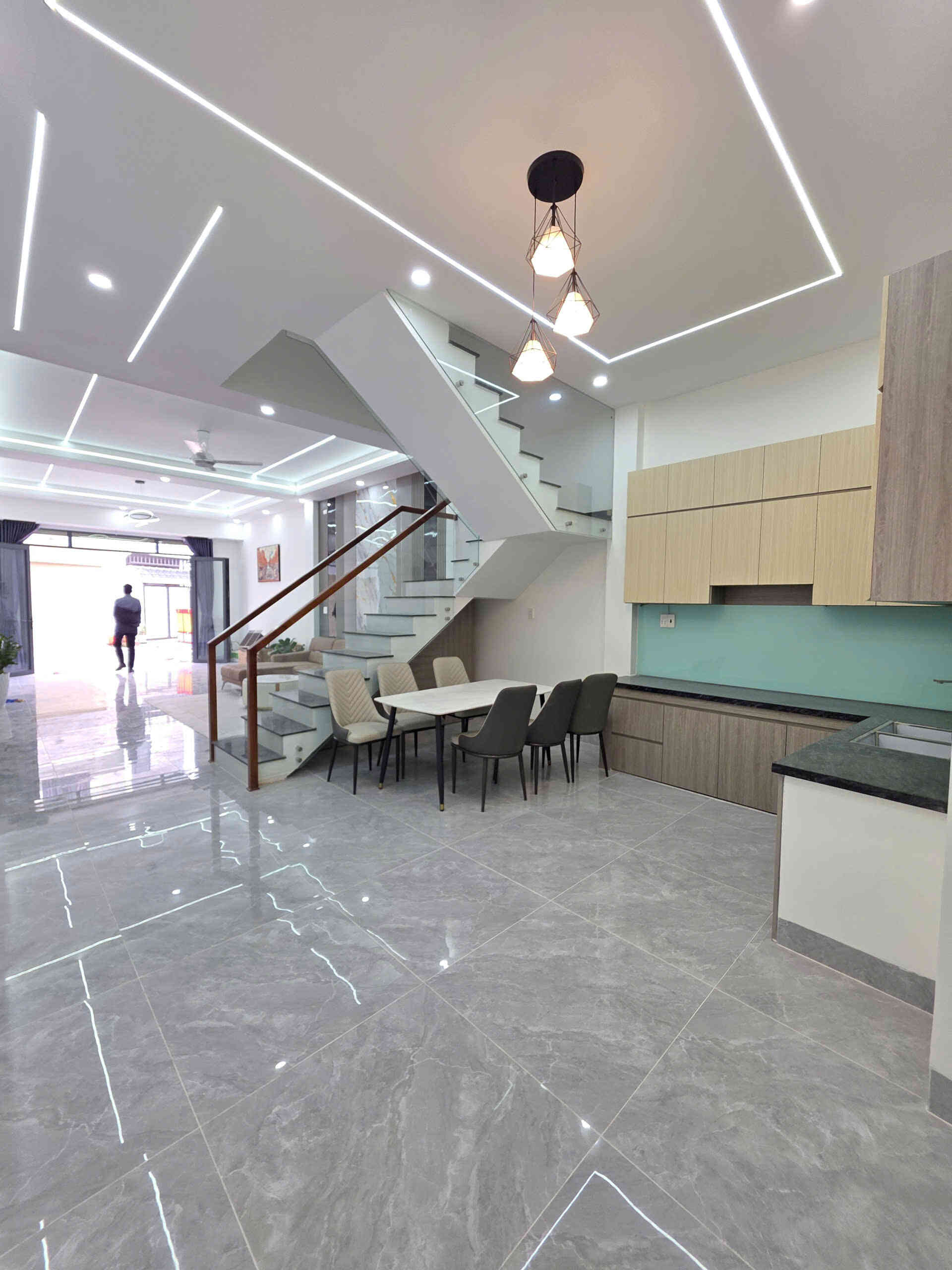 Bán nhà mới 1T2L 5.3x16m hoàn công, hẻm Hoàng Minh Chánh p. Biên Hòa, full nội thất
