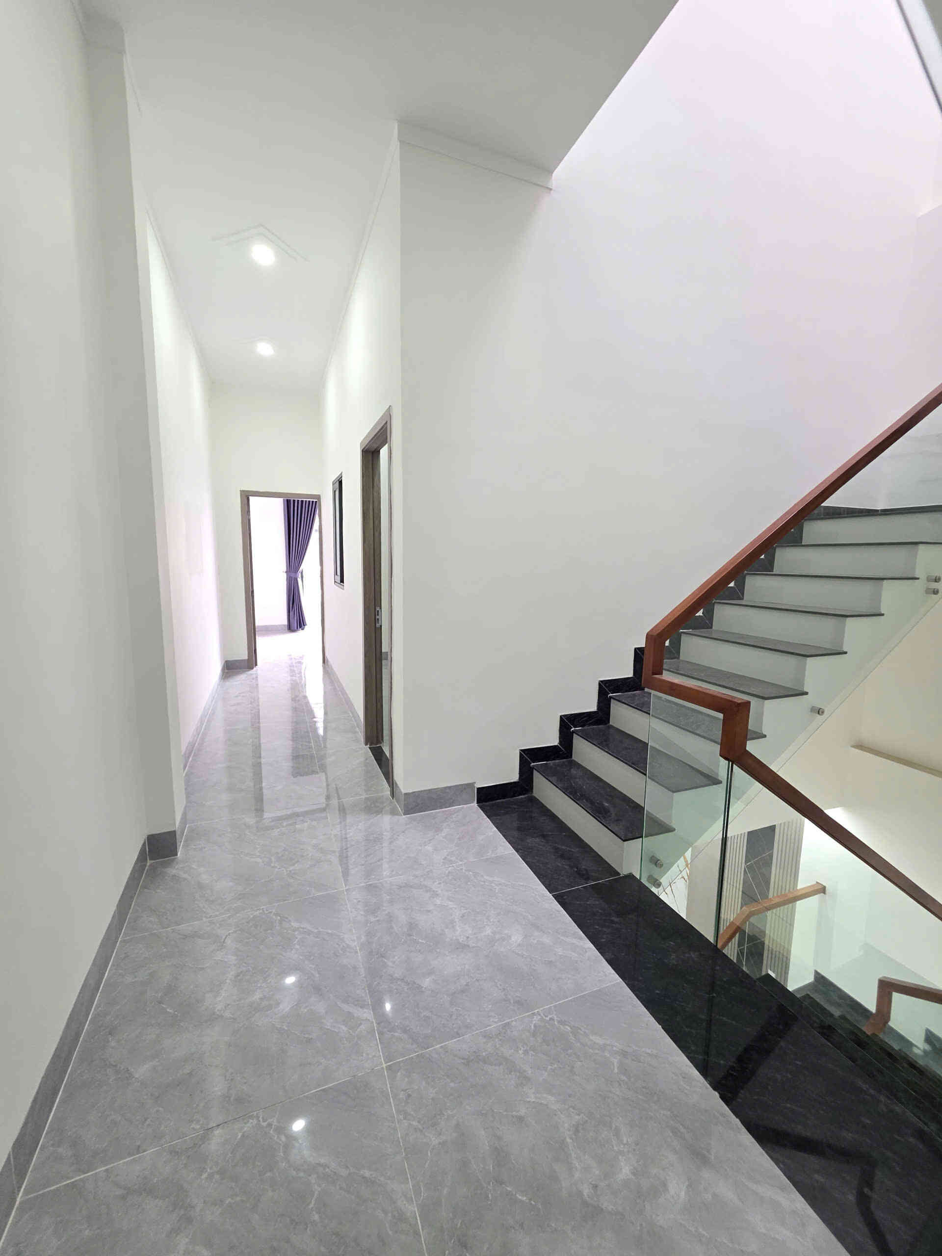 Bán nhà mới 1T2L 5.3x16m hoàn công, hẻm Hoàng Minh Chánh p. Biên Hòa, full nội thất