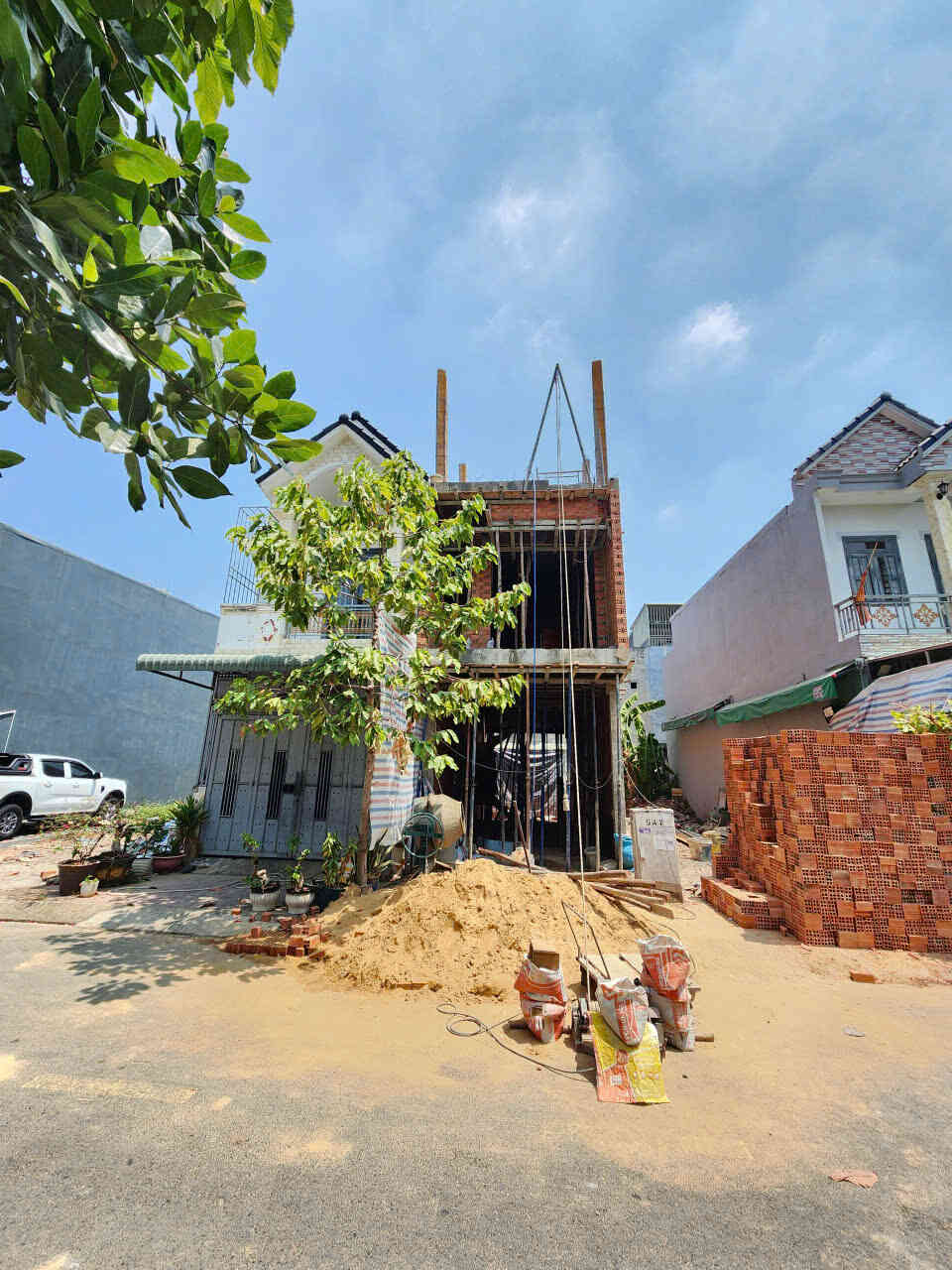 Bán nhà mới (đang xây) 1T1L+tum 4x15m hoàn công, đường N4 KDC Phú Hồng Thịnh 8 p. An Phú