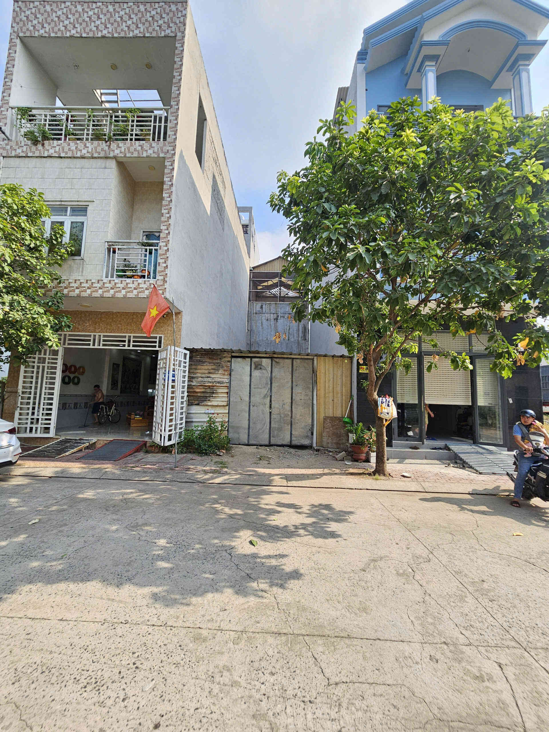 Bán đất 5x15m, đường D4 KDC Sóng Thần B p. Dĩ An kế Vincom 550, thổ cư 100%