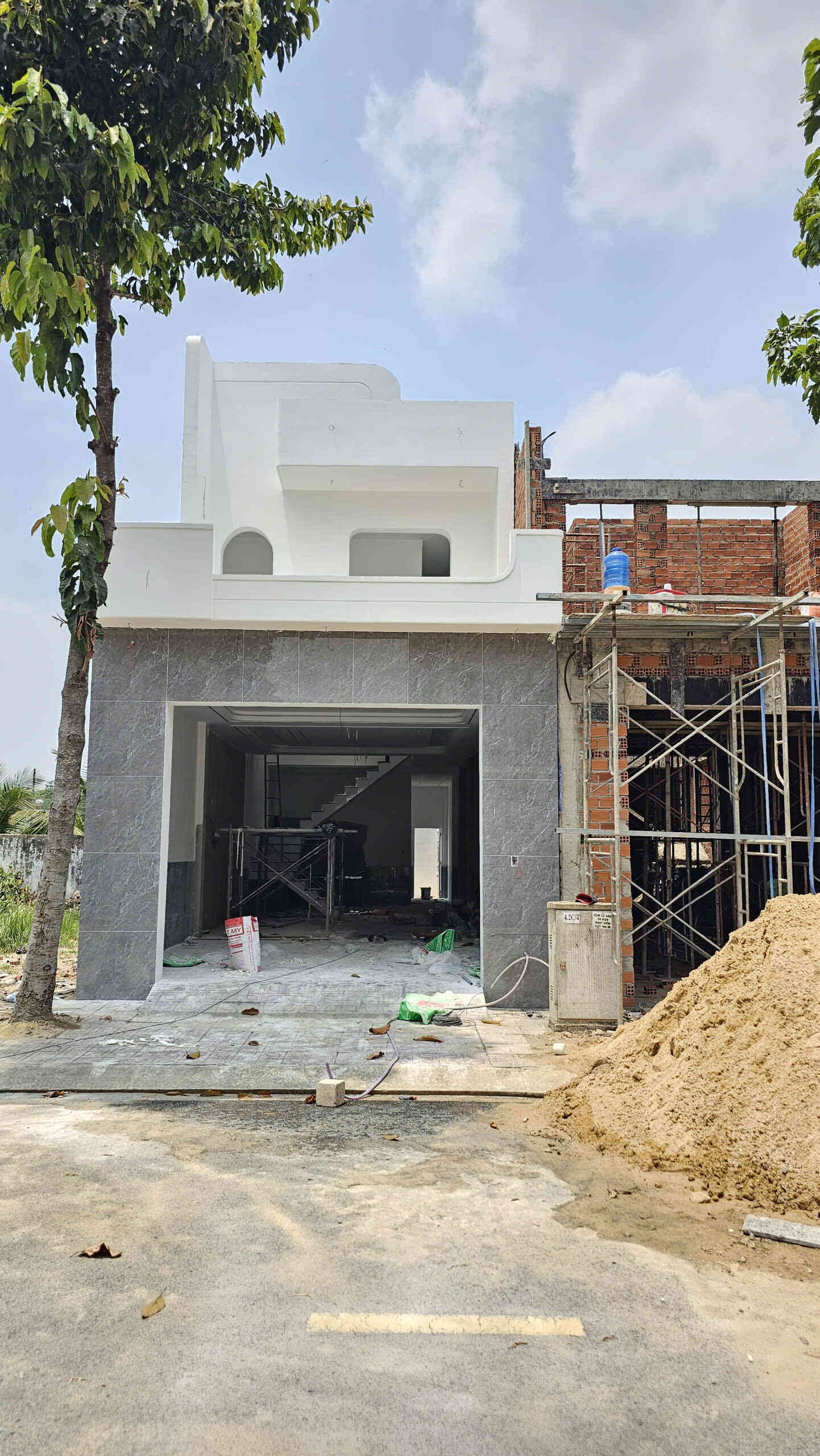 Bán nhà mới (đang xây) 1T1L 5x21.2m, đường N6 KDC Hội Nghĩa p. Bình Cơ, full nội thất