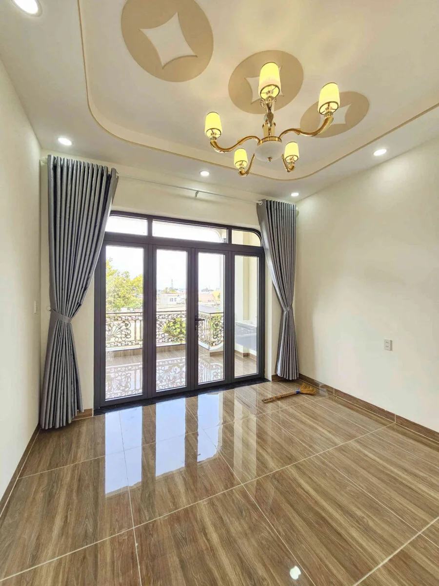 Bán nhà mới 1T3L 4x19m, mặt tiền Nguyễn Hữu Cảnh gần chợ, full nội thất (Hoàn công)