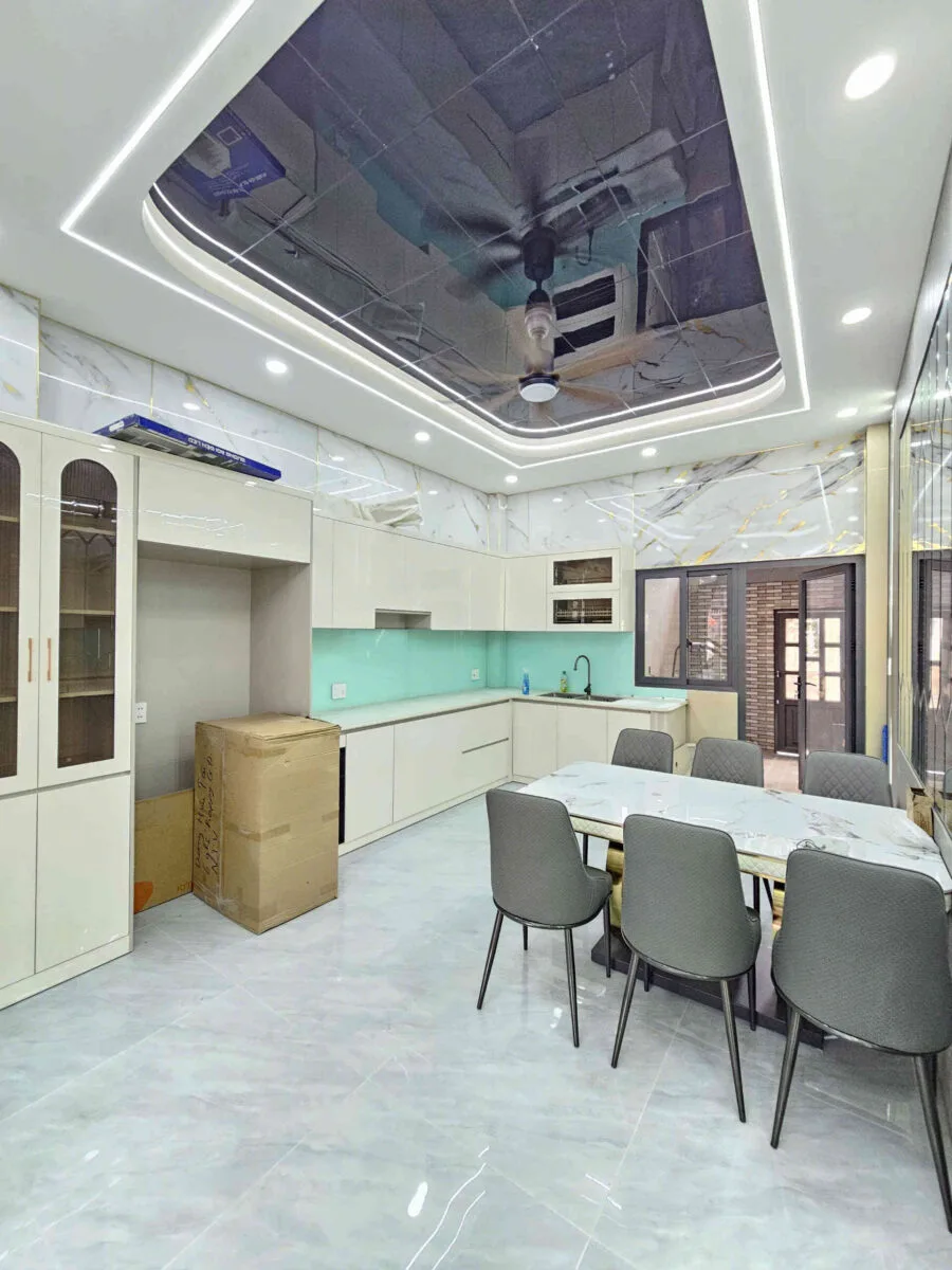 Bán nhà mới 1T3L 4x19m, mặt tiền Nguyễn Hữu Cảnh gần chợ, full nội thất (Hoàn công)