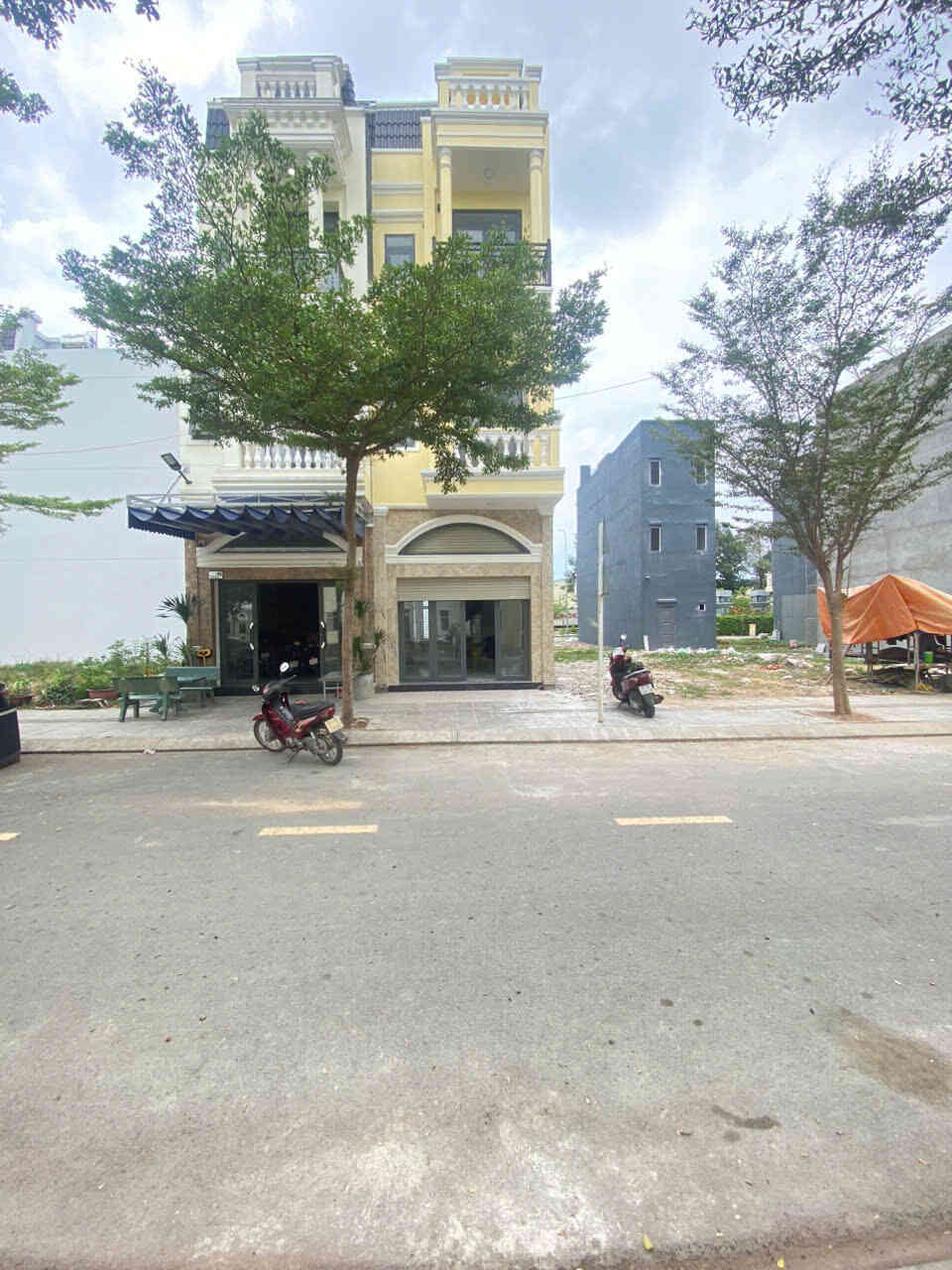 Bán nhà mới 1T2L 4x15m hoàn công, đường N2 KDC Icon Central p.Tân Đông Hiệp, full nội thất
