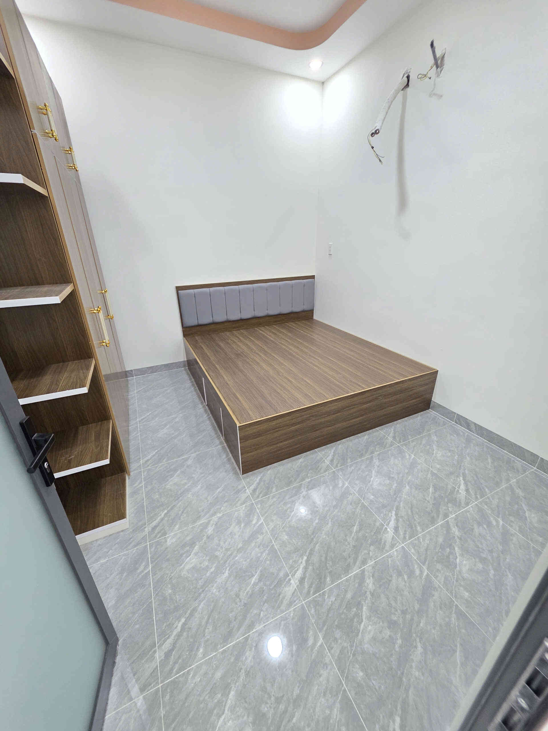 Bán nhà mới 1T1L 5x20m, đường N5 KDC Hội Nghĩa, tặng nội thất