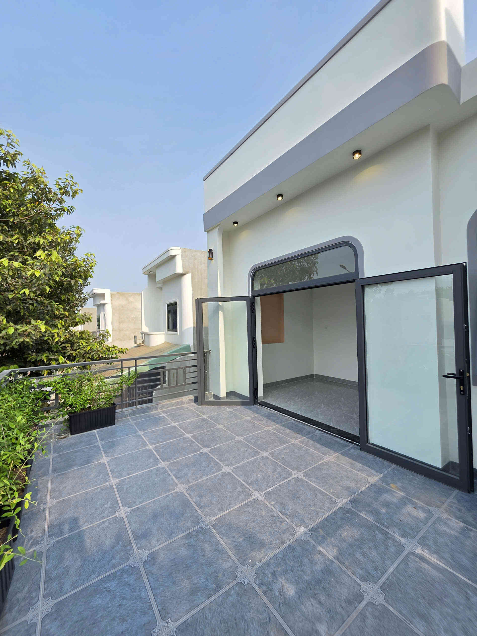 Bán nhà mới 1T1L 5x20m, đường N5 KDC Hội Nghĩa, tặng nội thất