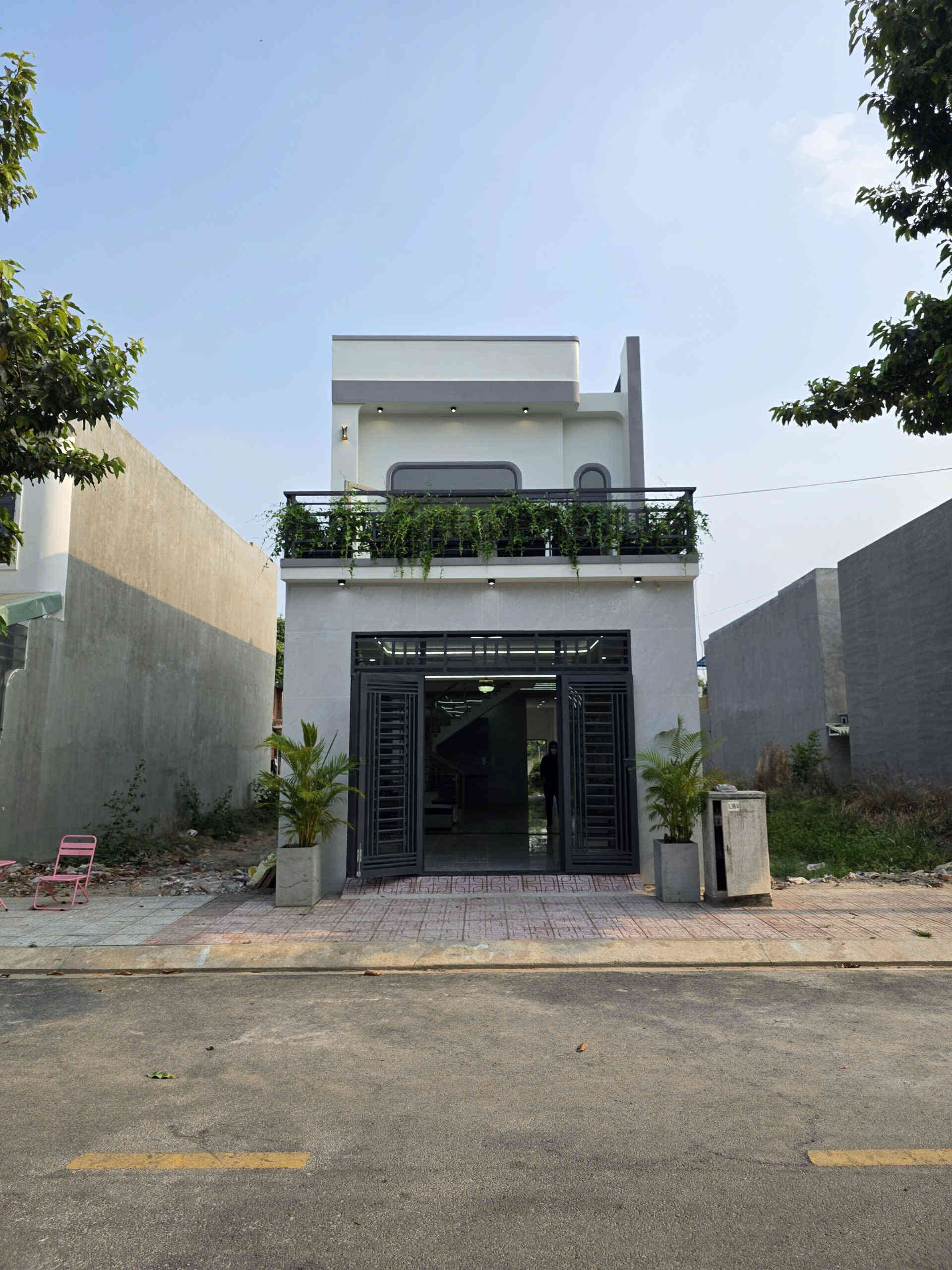 Bán nhà mới 1T1L 5x20m, đường N5 KDC Hội Nghĩa, tặng nội thất