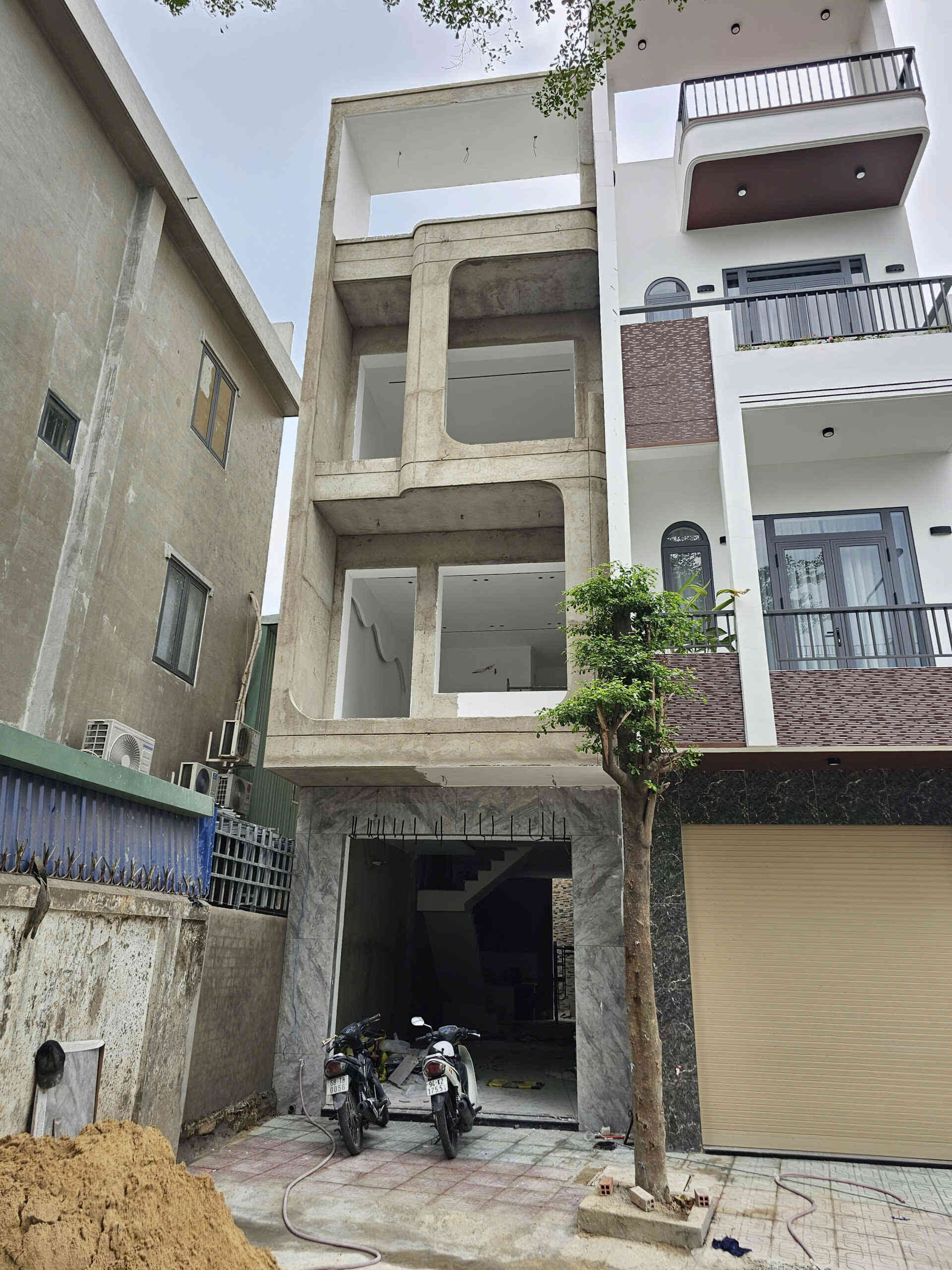 Bán nhà mới (đang xây) 1T2L 4.1x15.3m hoàn công, đường N1 KDC Lộc Phát, full nội thất