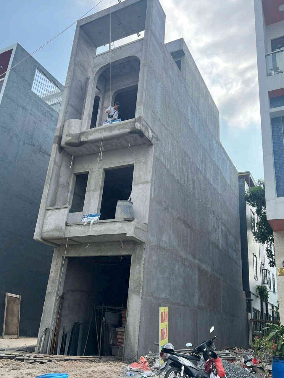 Bán nhà mới (đang xây) 1T2L 4x15.5m hoàn công, đường D5 KDC Lộc Phát, full nội thất