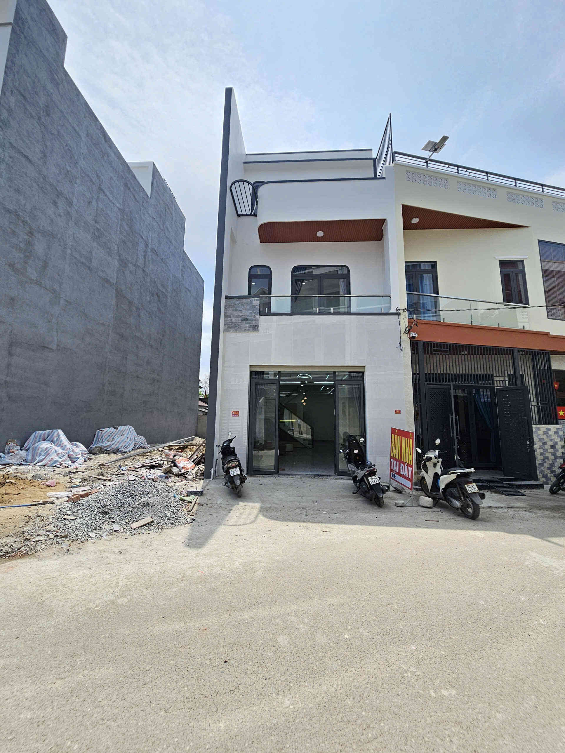 Bán nhà mới 1T2L 5.5x16m hoàn công, hẻm Hoàng Minh Chánh p. Biên Hòa gần Sông Đồng Nai, full nội thất