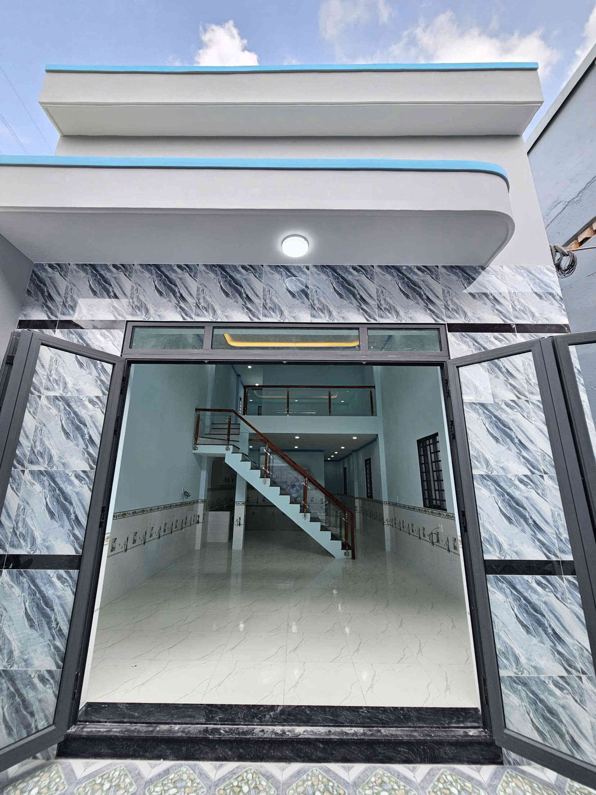Bán nhà mới cấp 4 (5.3x18m), hẻm Nguyễn Văn Lung p. Biên Hòa
