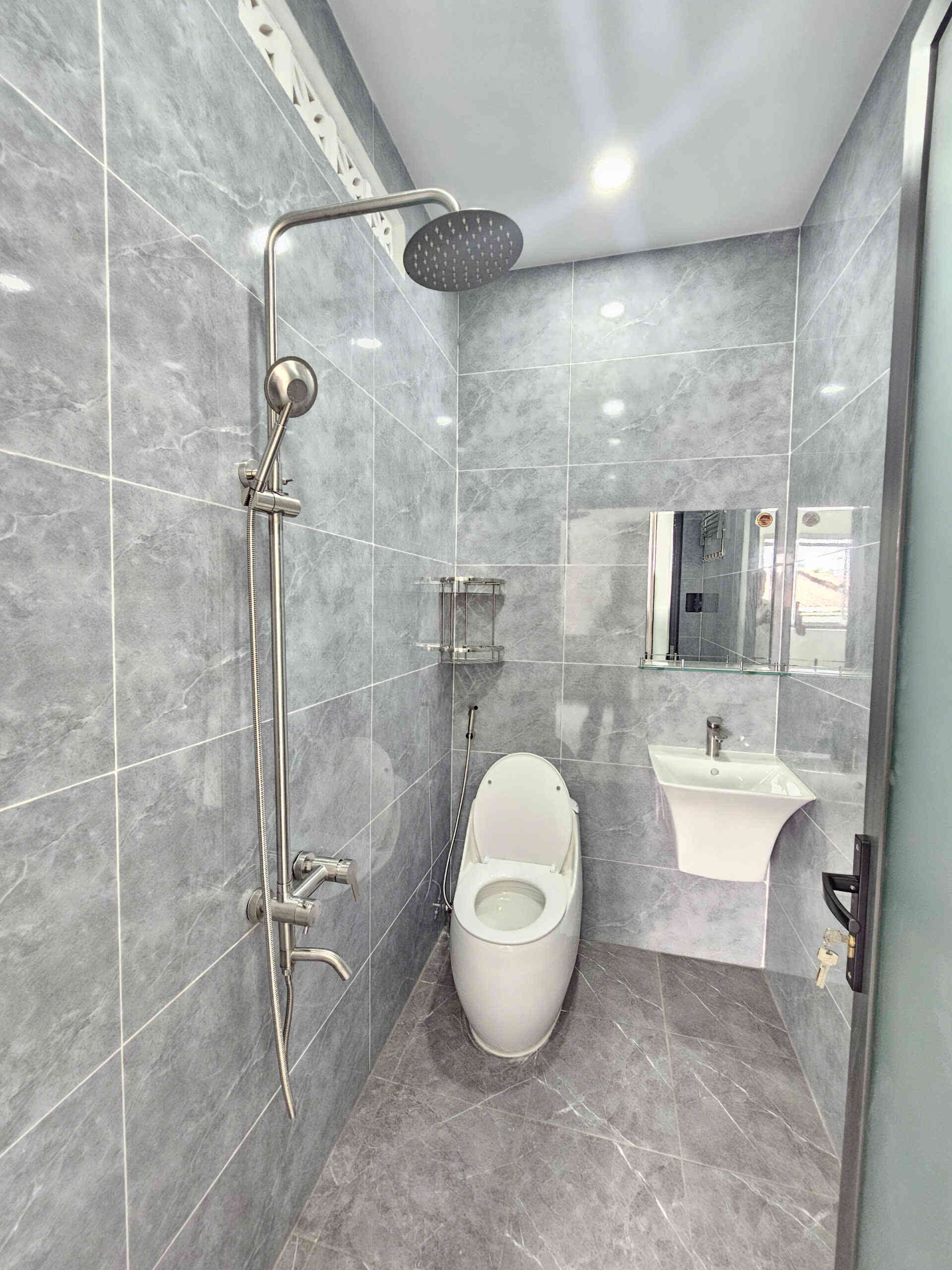 Bán nhà mới 1T2L 4.5x15m, đường N1 KDC Lê Phong An Phú 1 p.An Phú, full nội thất