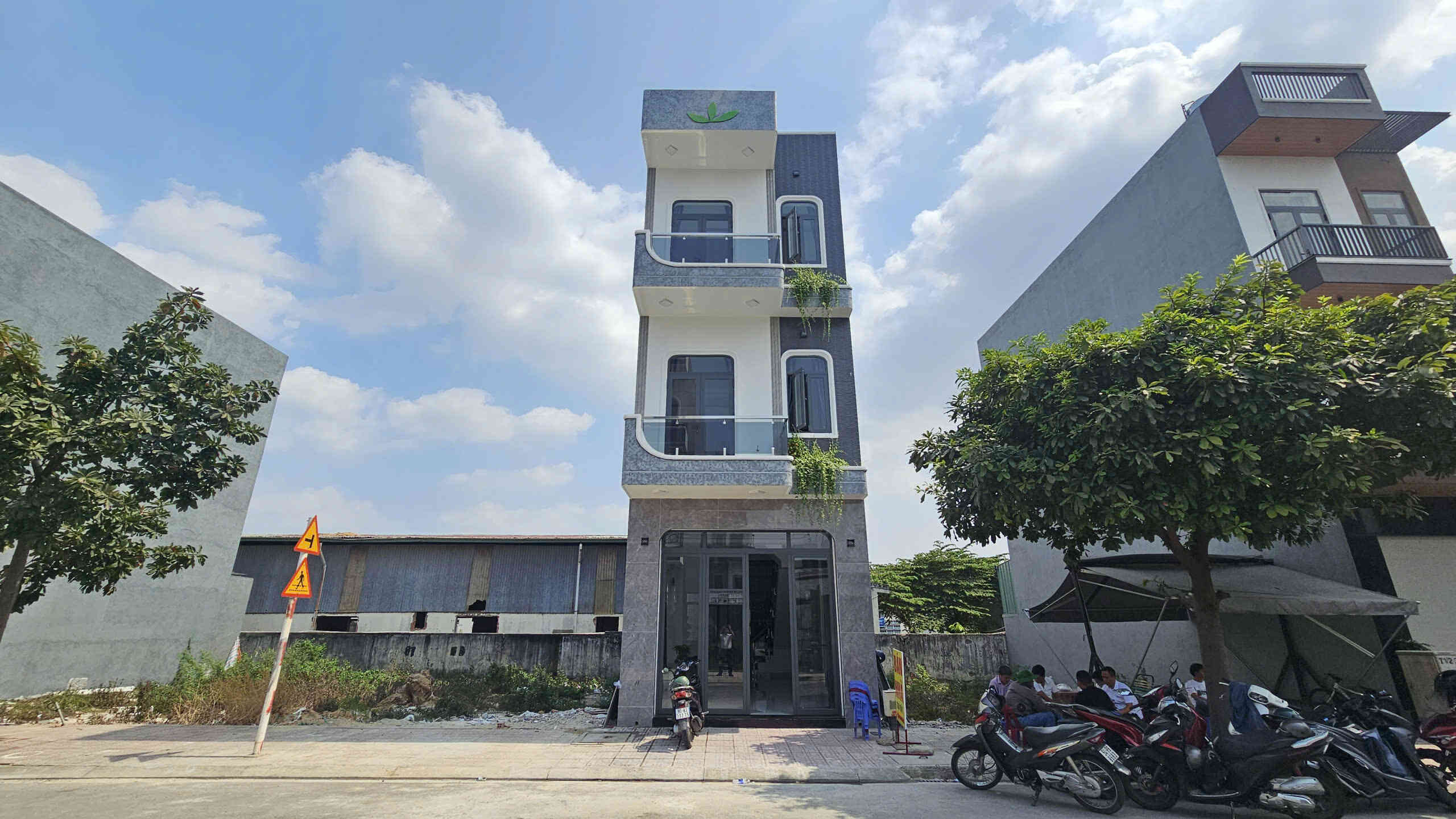 Bán nhà mới 1T2L 4.5x15m, đường N1 KDC Lê Phong An Phú 1 p.An Phú, full nội thất