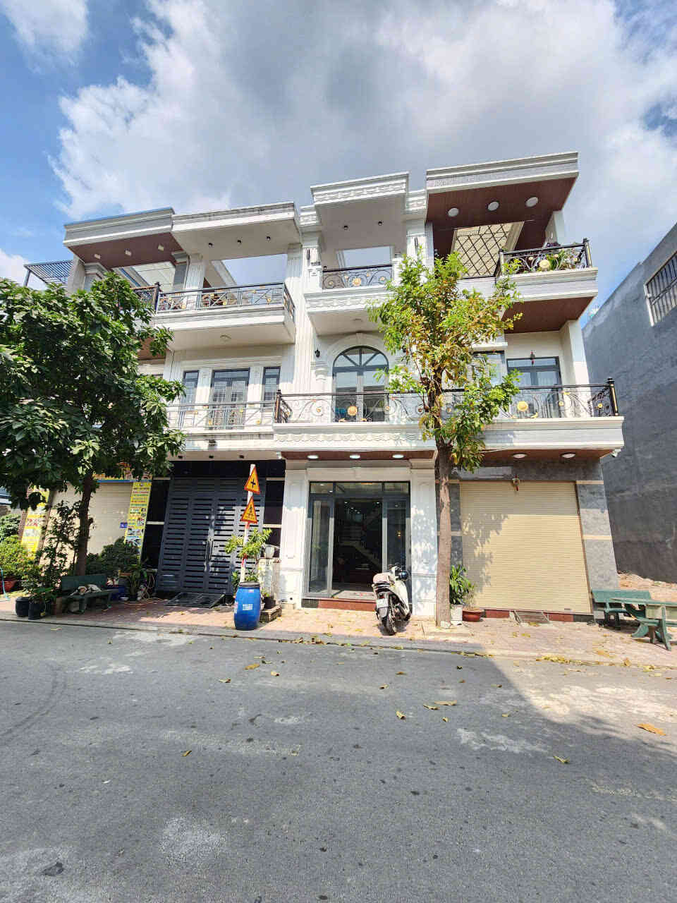 Bán nhà mới 1T2L 4x16m hoàn công, đường D1 KDC Lê Phong Bình Chuẩn 1 p. Bình Chuẩn, full nội thất