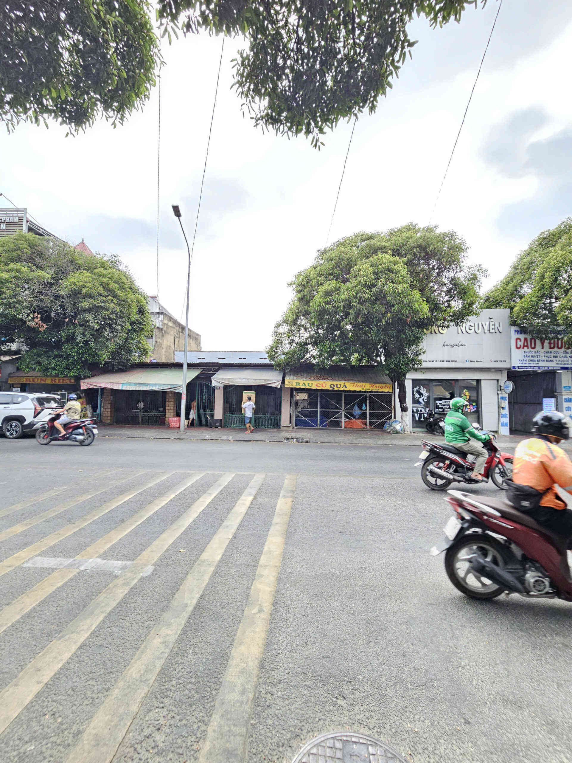Bán đất 5.2x35m, mặt tiền Nguyễn An Ninh p. Dĩ An gần trường cấp 1,2,3, thuê 15tr/th