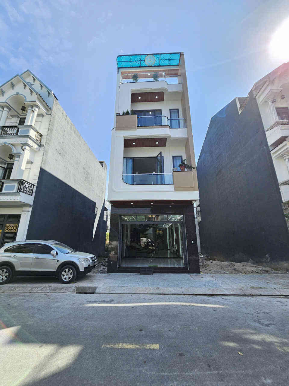 Bán nhà mới 1T2L 5x17m hoàn công, đường D3 KDC The Suncity p. An Phú, full nội thất