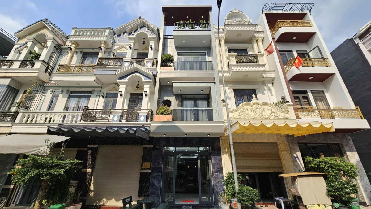 Bán nhà mới 1T2L 4x15m, đường D3 KDC Phú Hồng Đạt, full nội thất (Hoàn công)