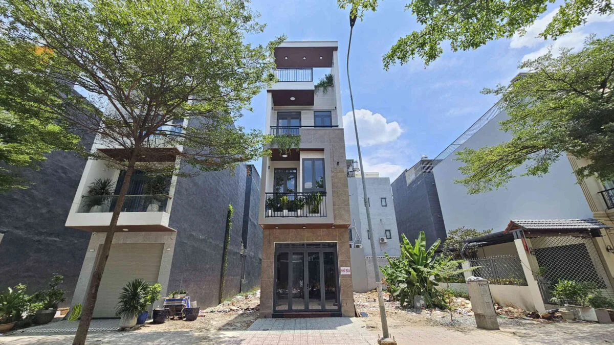 Bán nhà mới 1T2L 4x16m, đường D1 KDC Phú Hồng Phát, full nội thất (Trục chính)