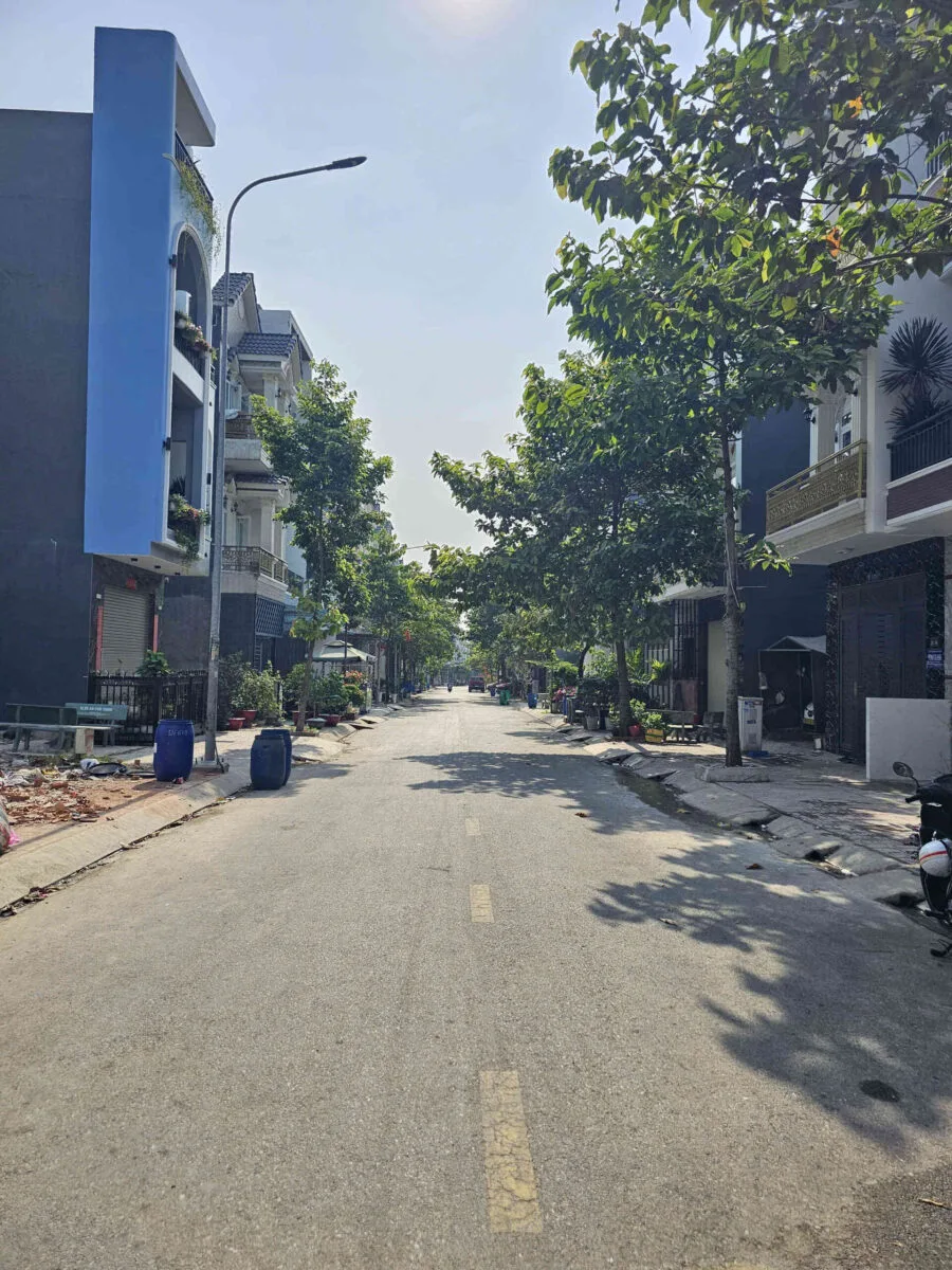 Bán nhà mới 1T2L 4×15.5m, đường N2 KDC Phú Hồng Thịnh 8, full nội thất (Hoàn công)